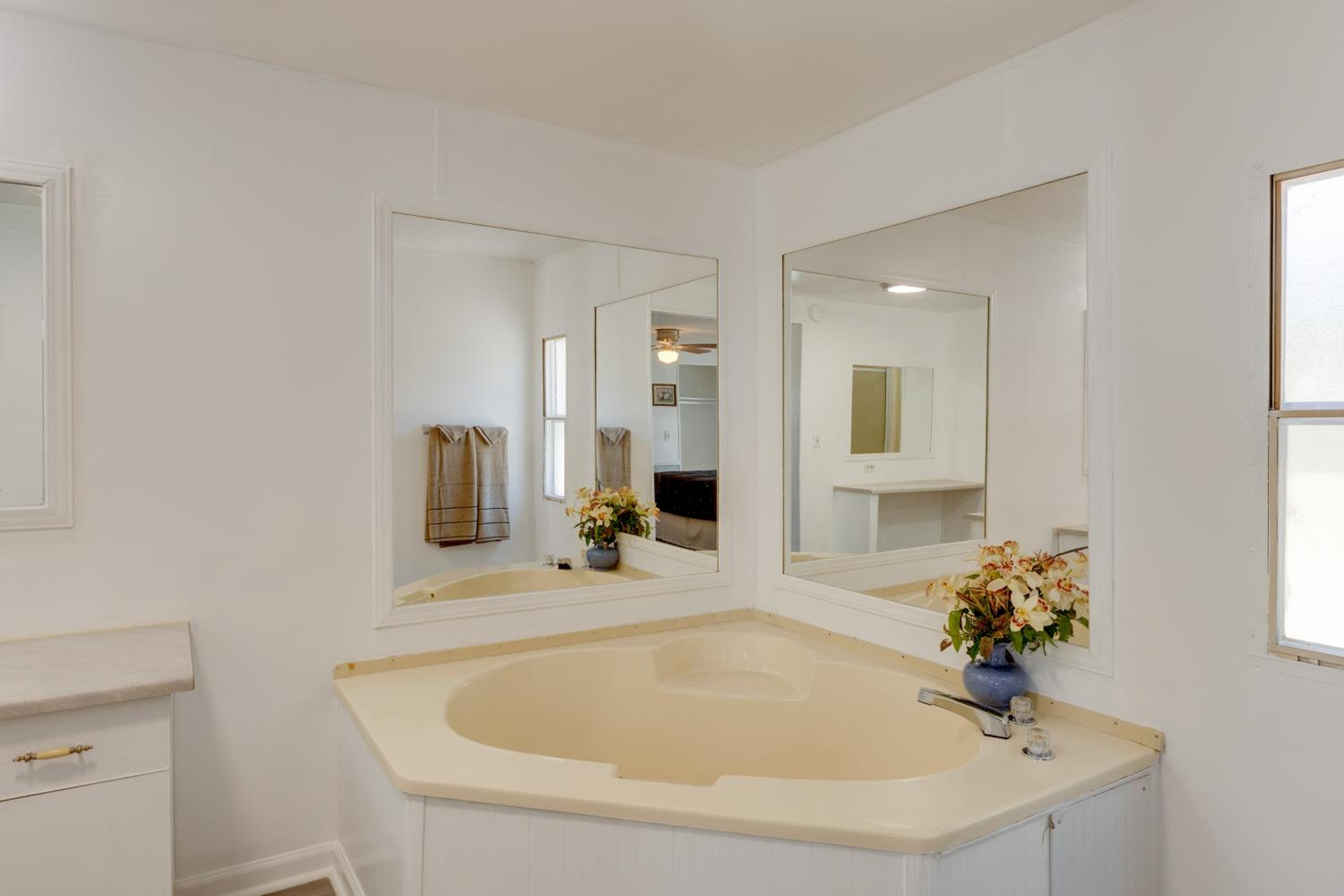 Fish and Explore Wooded Lake Guntersville Retreat