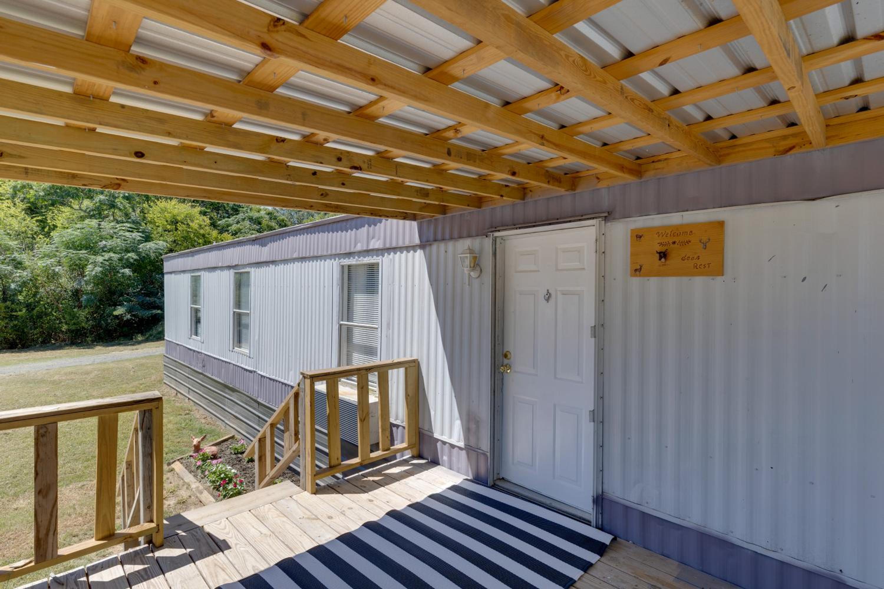 Fish and Explore Wooded Lake Guntersville Retreat