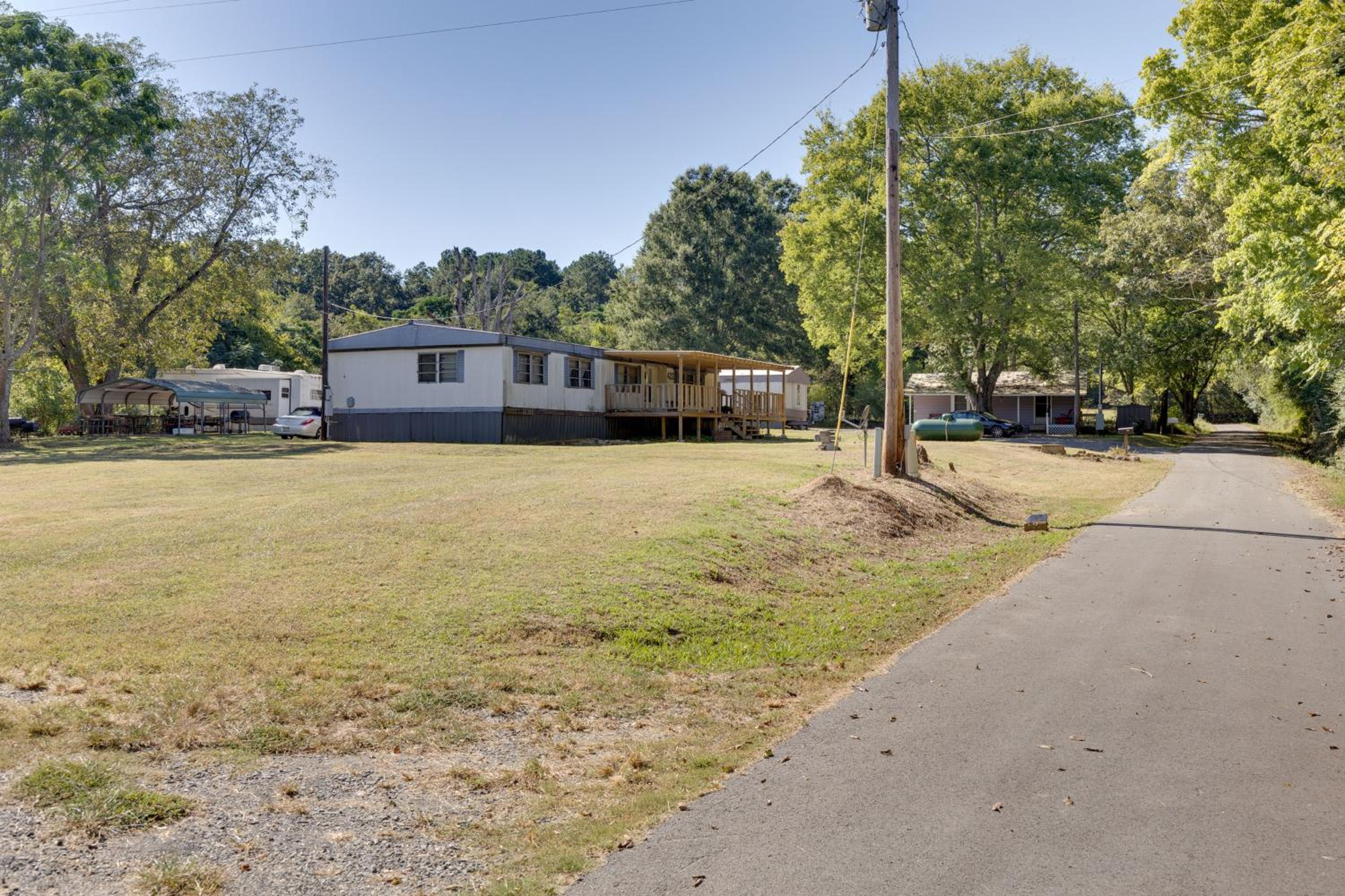 Fish and Explore Wooded Lake Guntersville Retreat