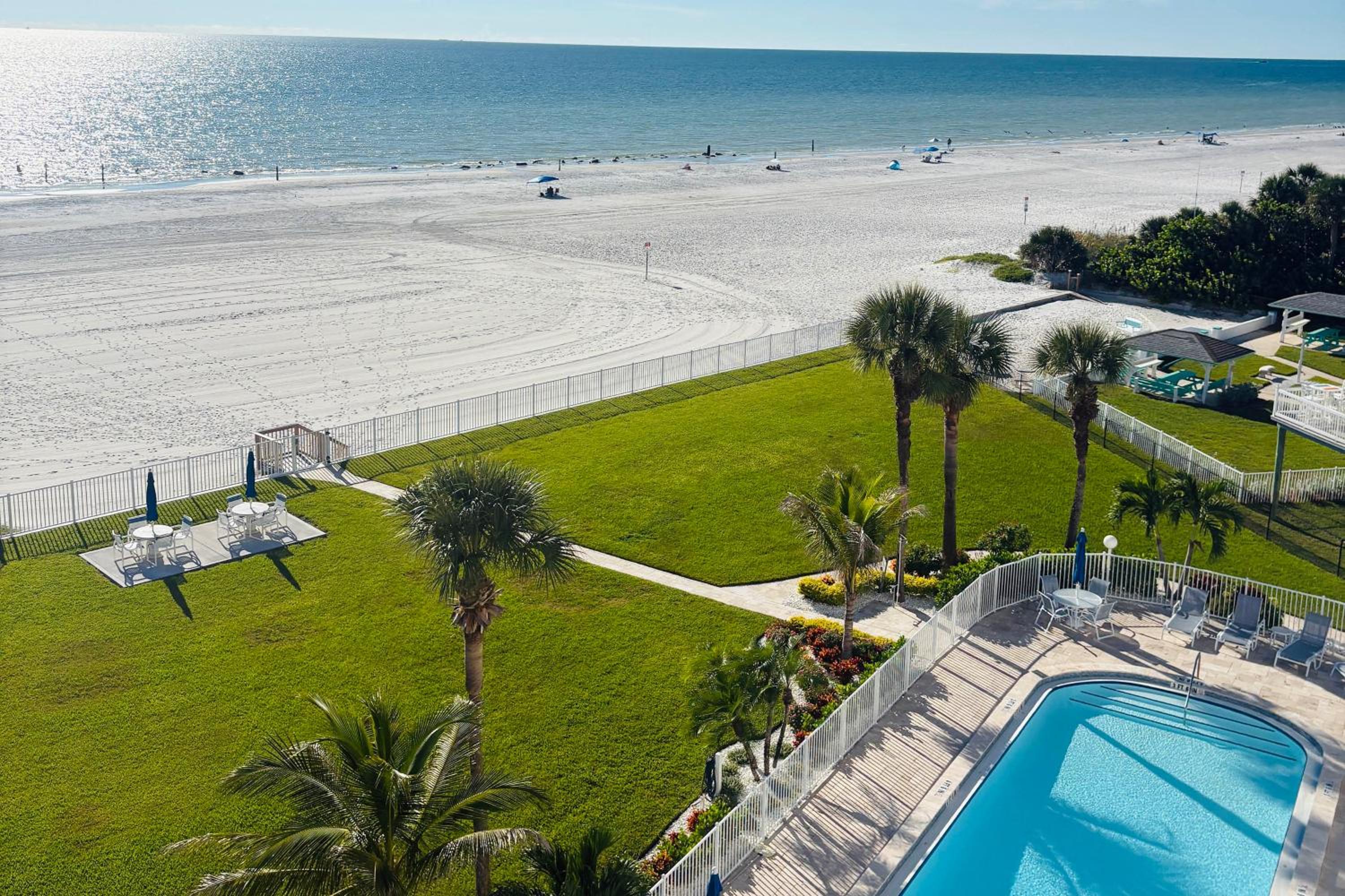 Gulf Views, Steps to Beach Redington Shores Condo