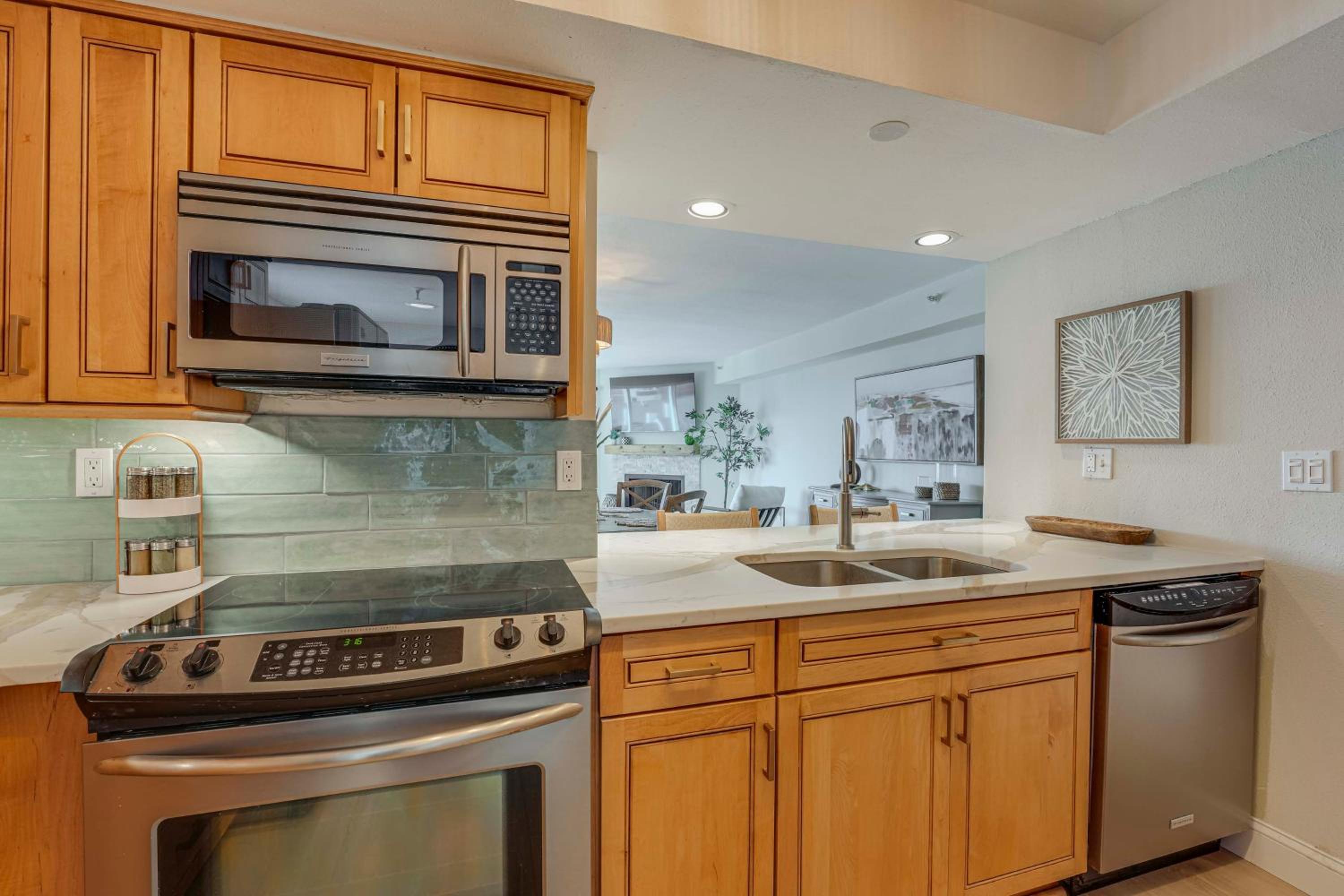 Gulf Views, Steps to Beach Redington Shores Condo