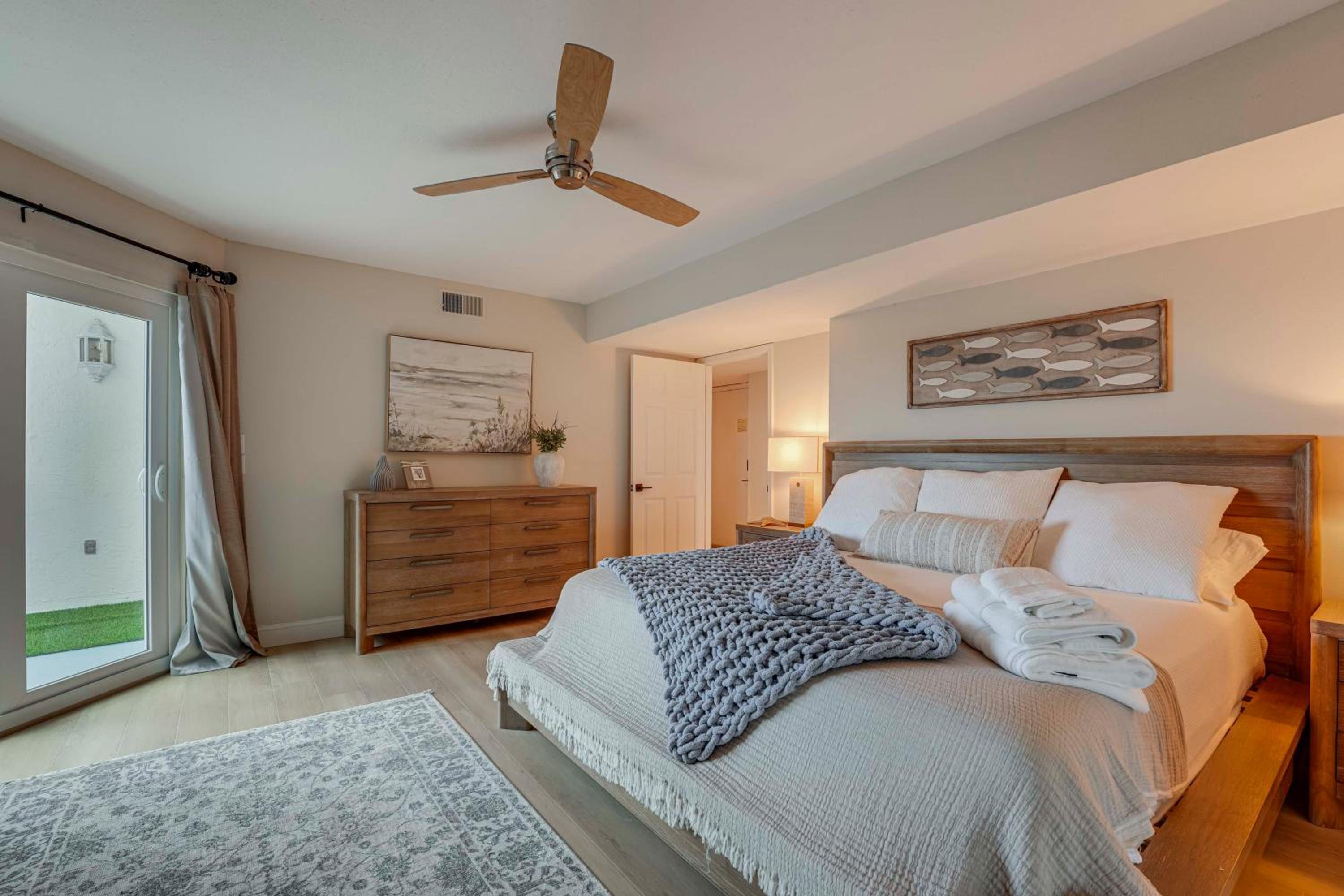Gulf Views, Steps to Beach Redington Shores Condo
