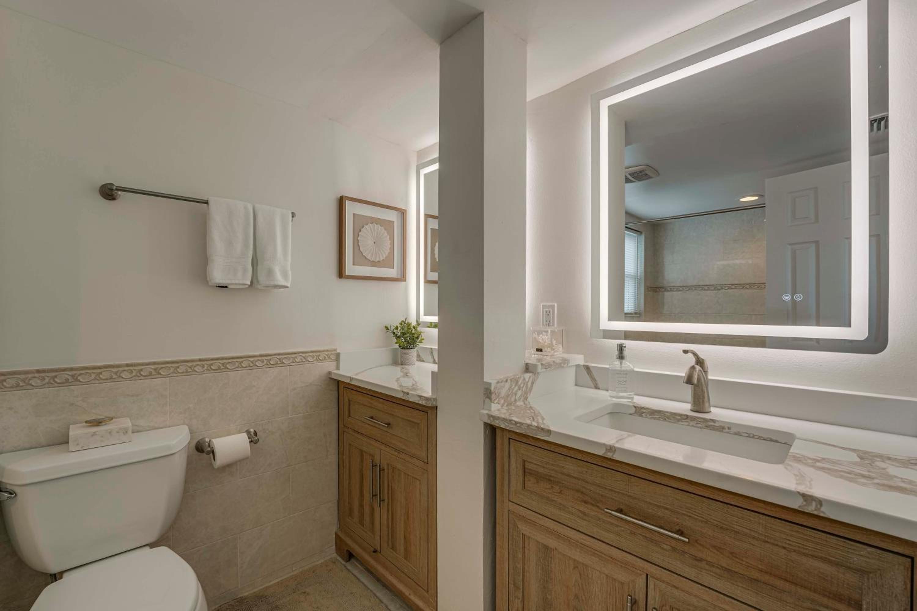 Gulf Views, Steps to Beach Redington Shores Condo