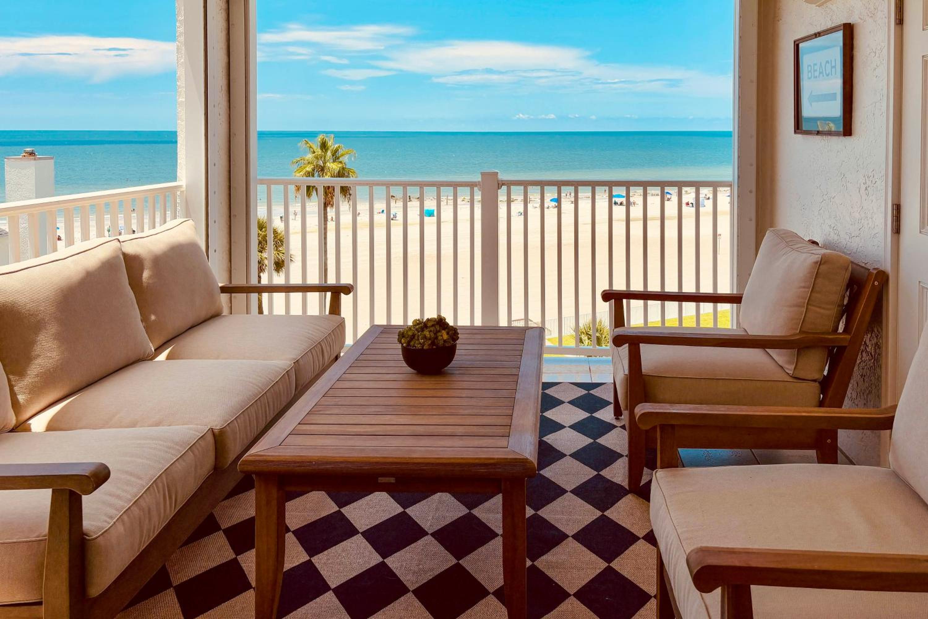Gulf Views, Steps to Beach Redington Shores Condo