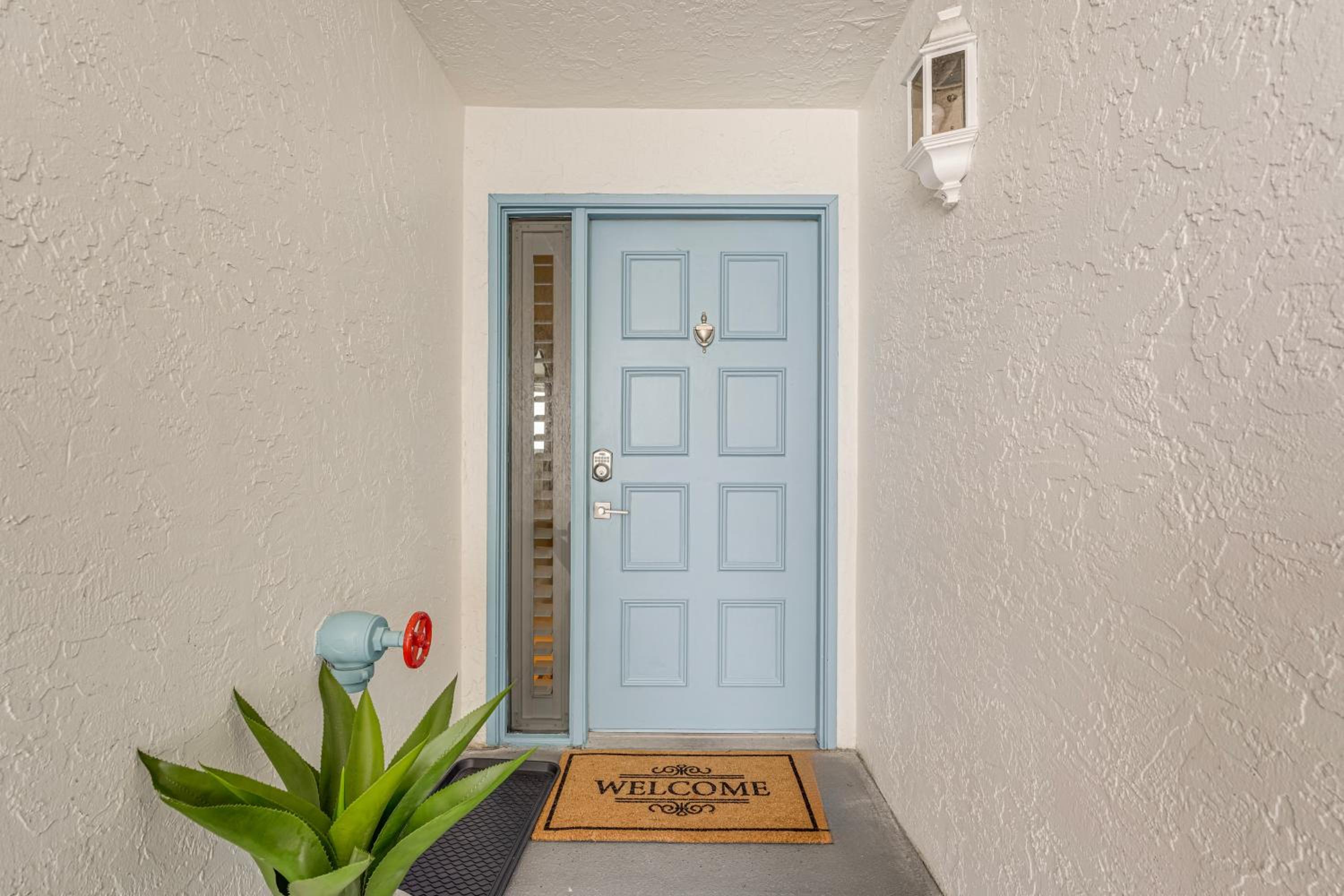Gulf Views, Steps to Beach Redington Shores Condo