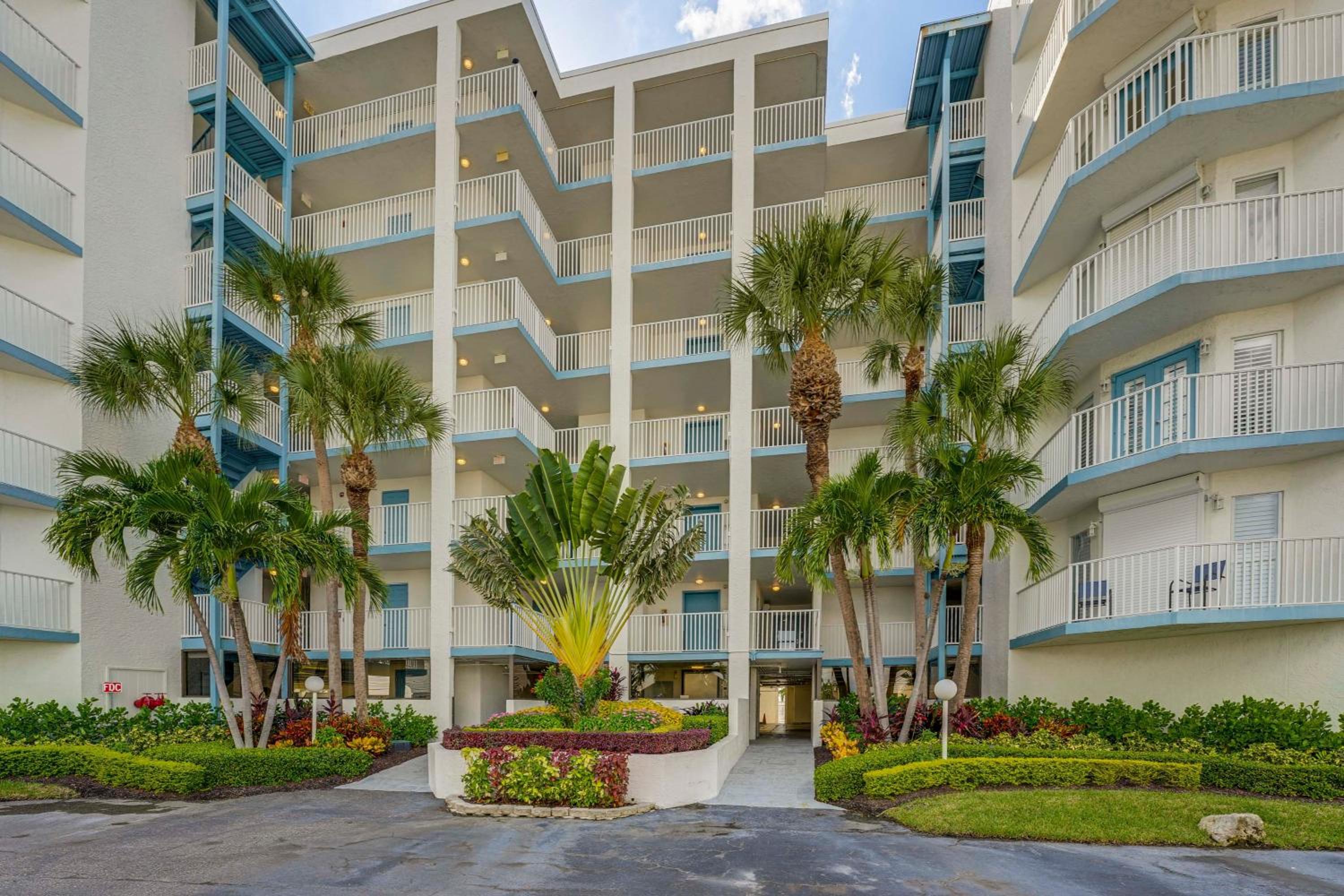 Gulf Views, Steps to Beach Redington Shores Condo