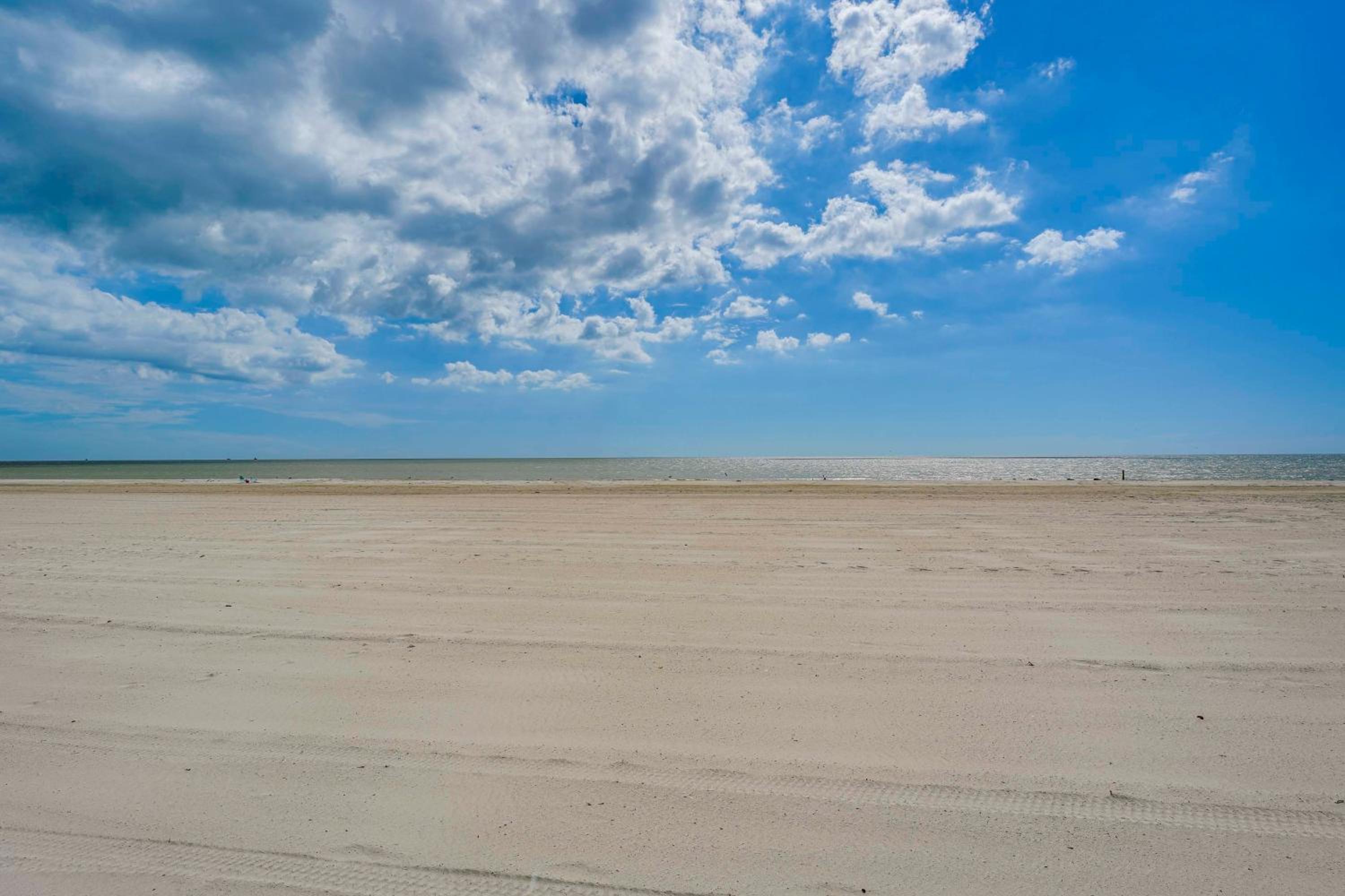 Gulf Views, Steps to Beach Redington Shores Condo