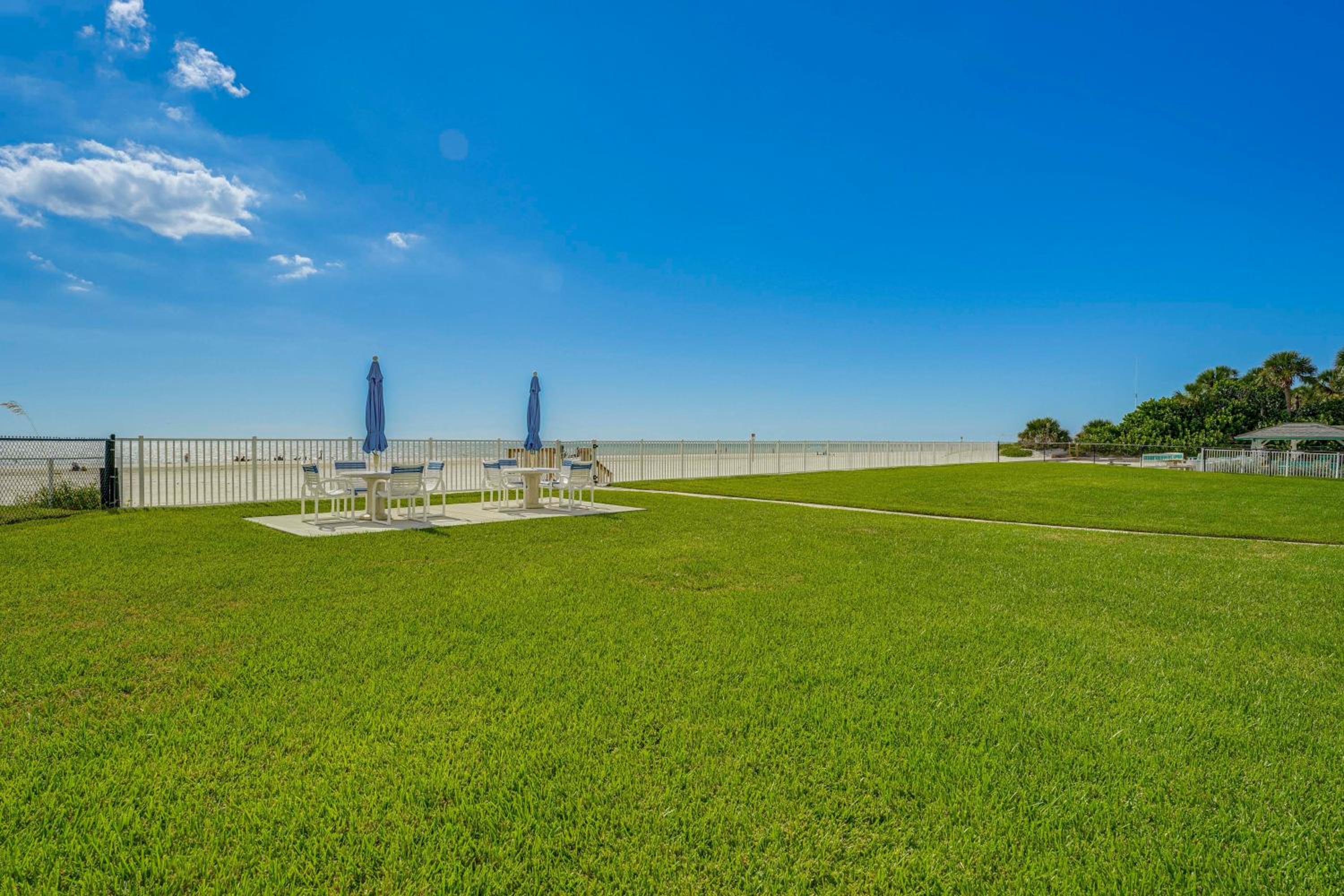 Gulf Views, Steps to Beach Redington Shores Condo