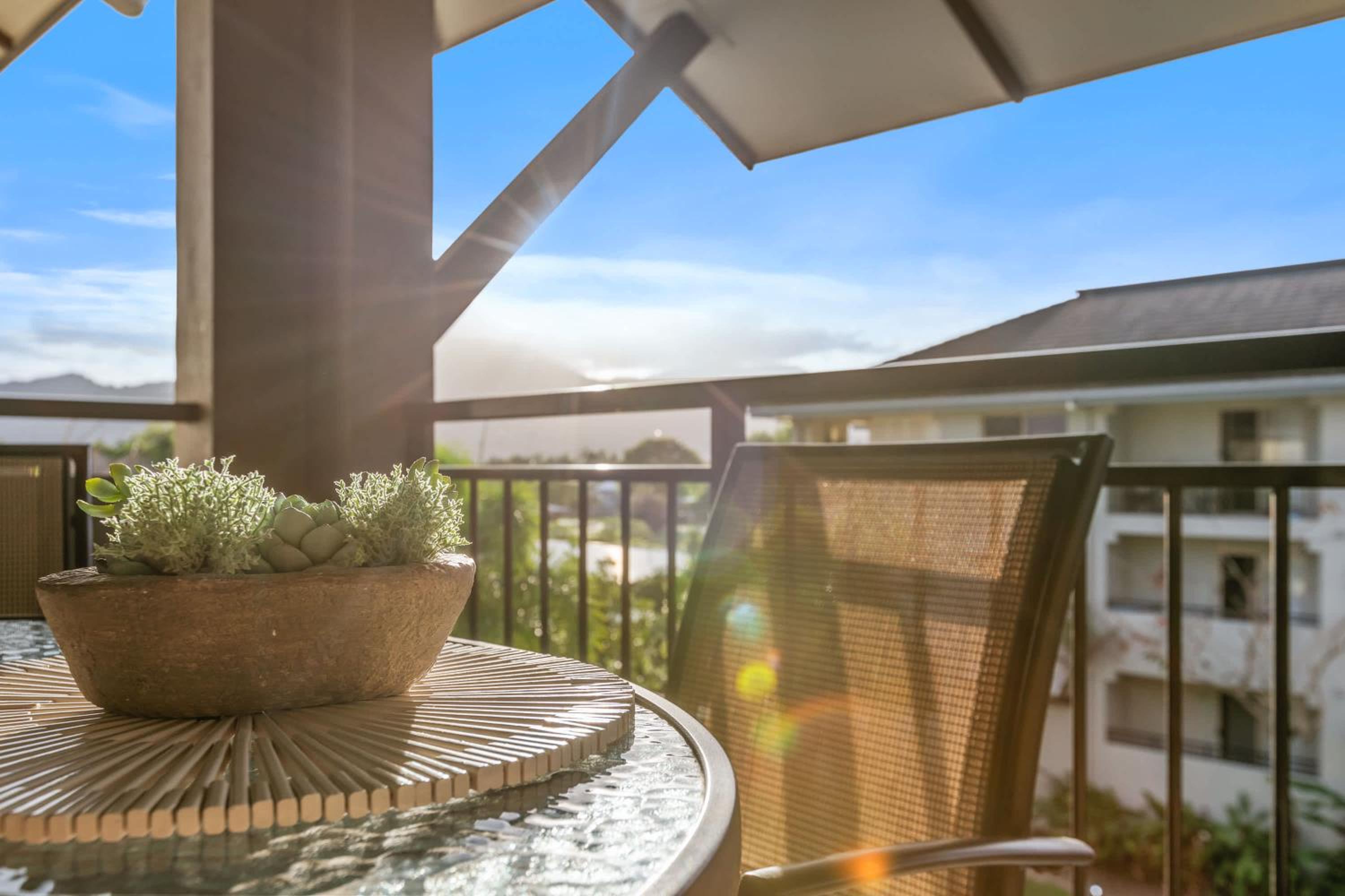 Cairns 2BR Palms Stay Top Floor & Pool View