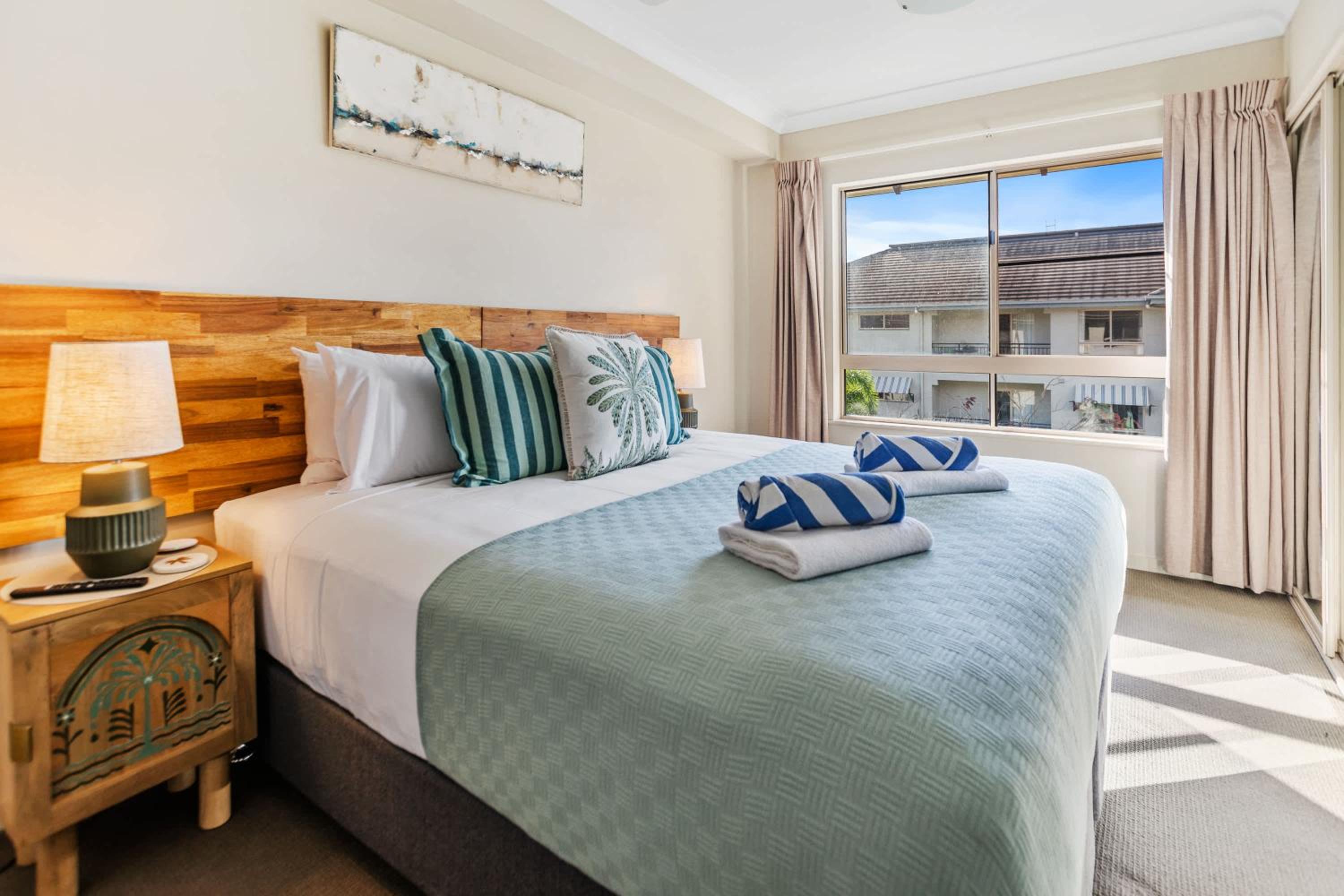 Cairns 2BR Palms Stay Top Floor & Pool View