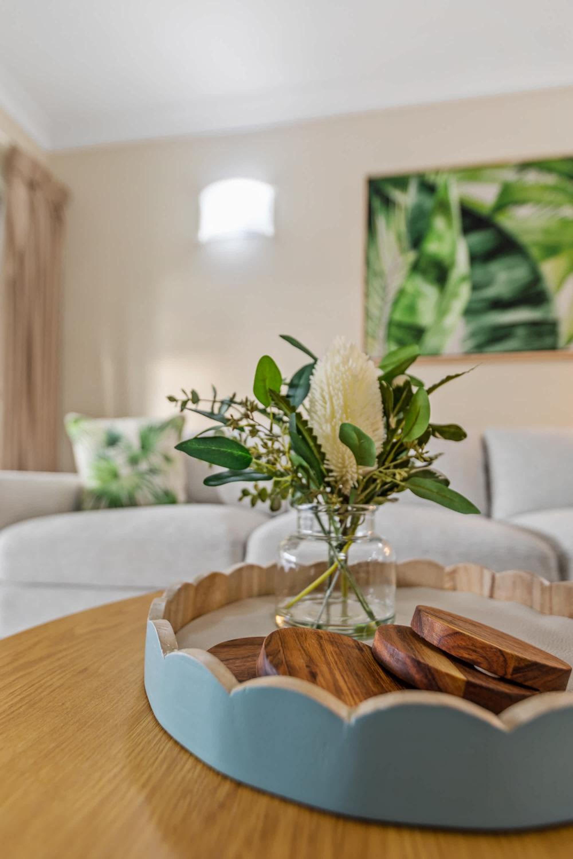 Cairns 2BR Palms Stay Top Floor & Pool View