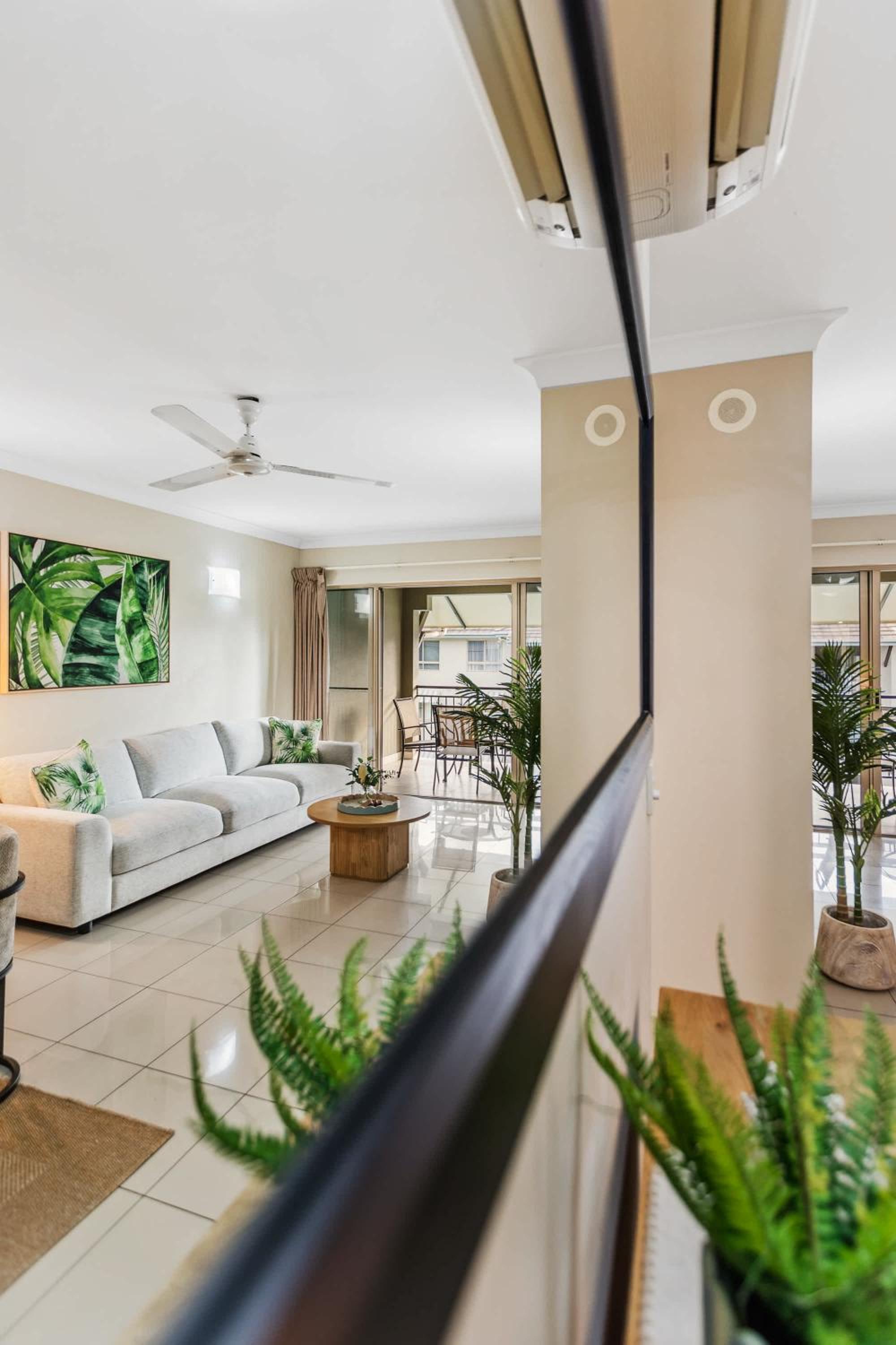 Cairns 2BR Palms Stay Top Floor & Pool View