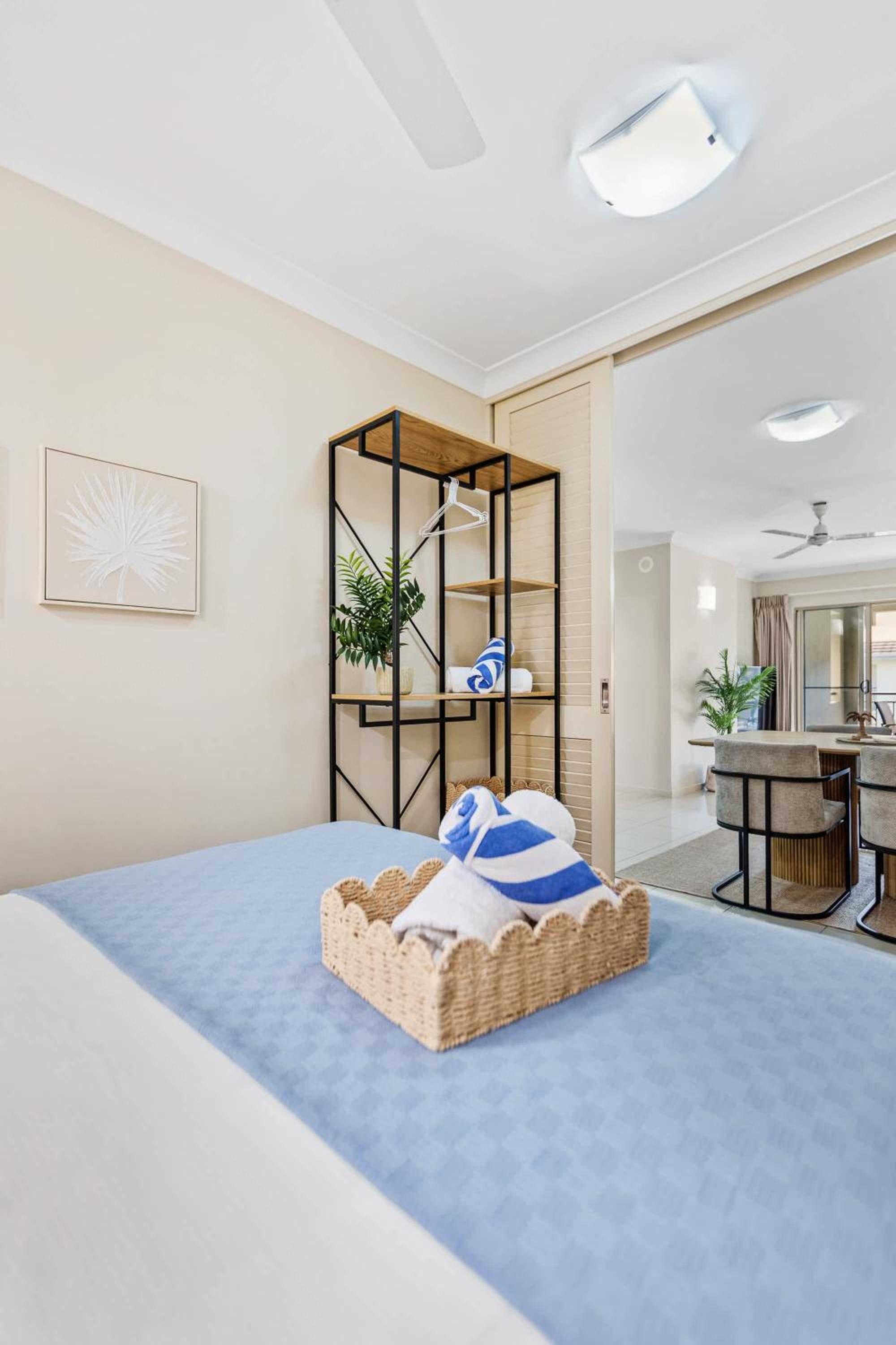 Cairns 2BR Palms Stay Top Floor & Pool View