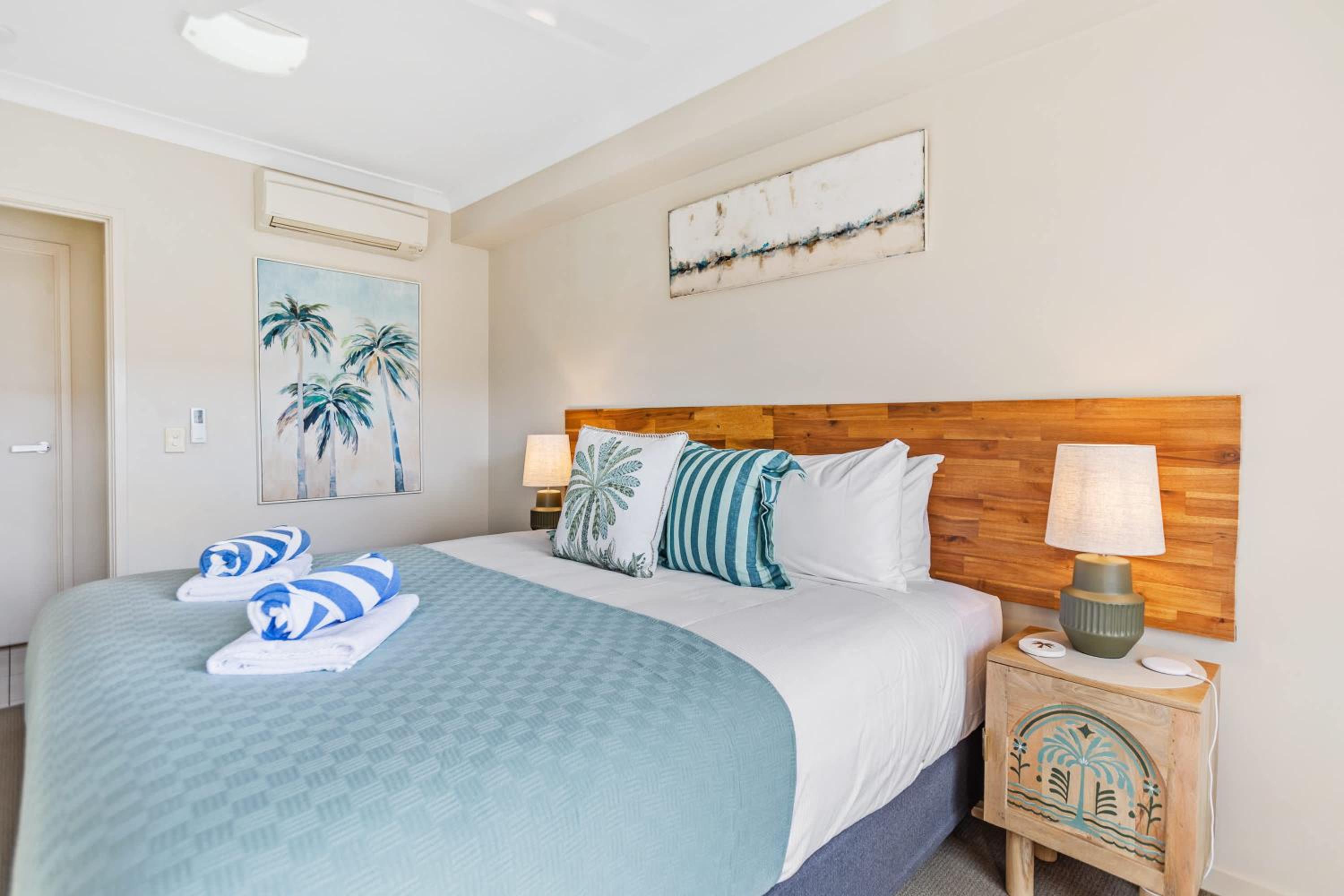 Cairns 2BR Palms Stay Top Floor & Pool View