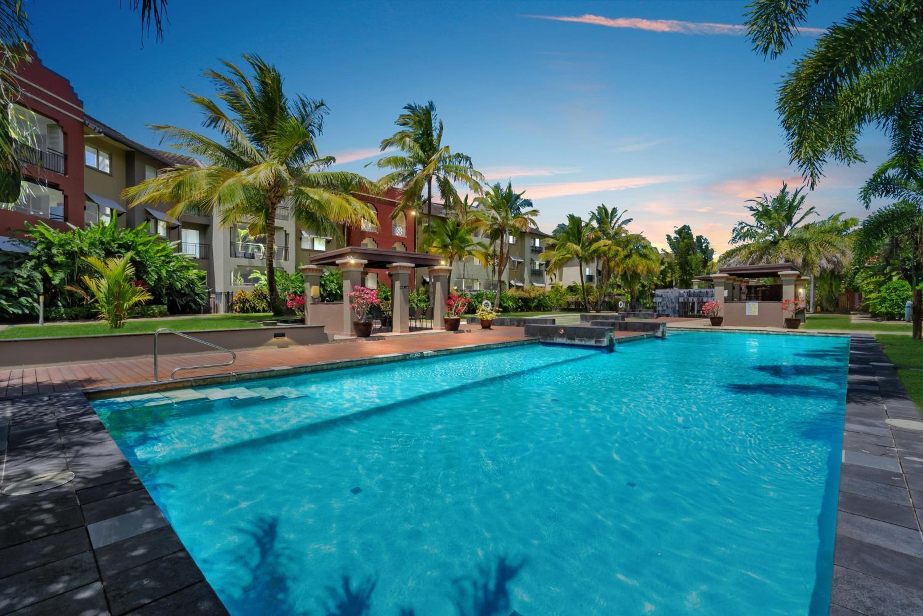 Cairns 2BR Palms Stay Top Floor & Pool View