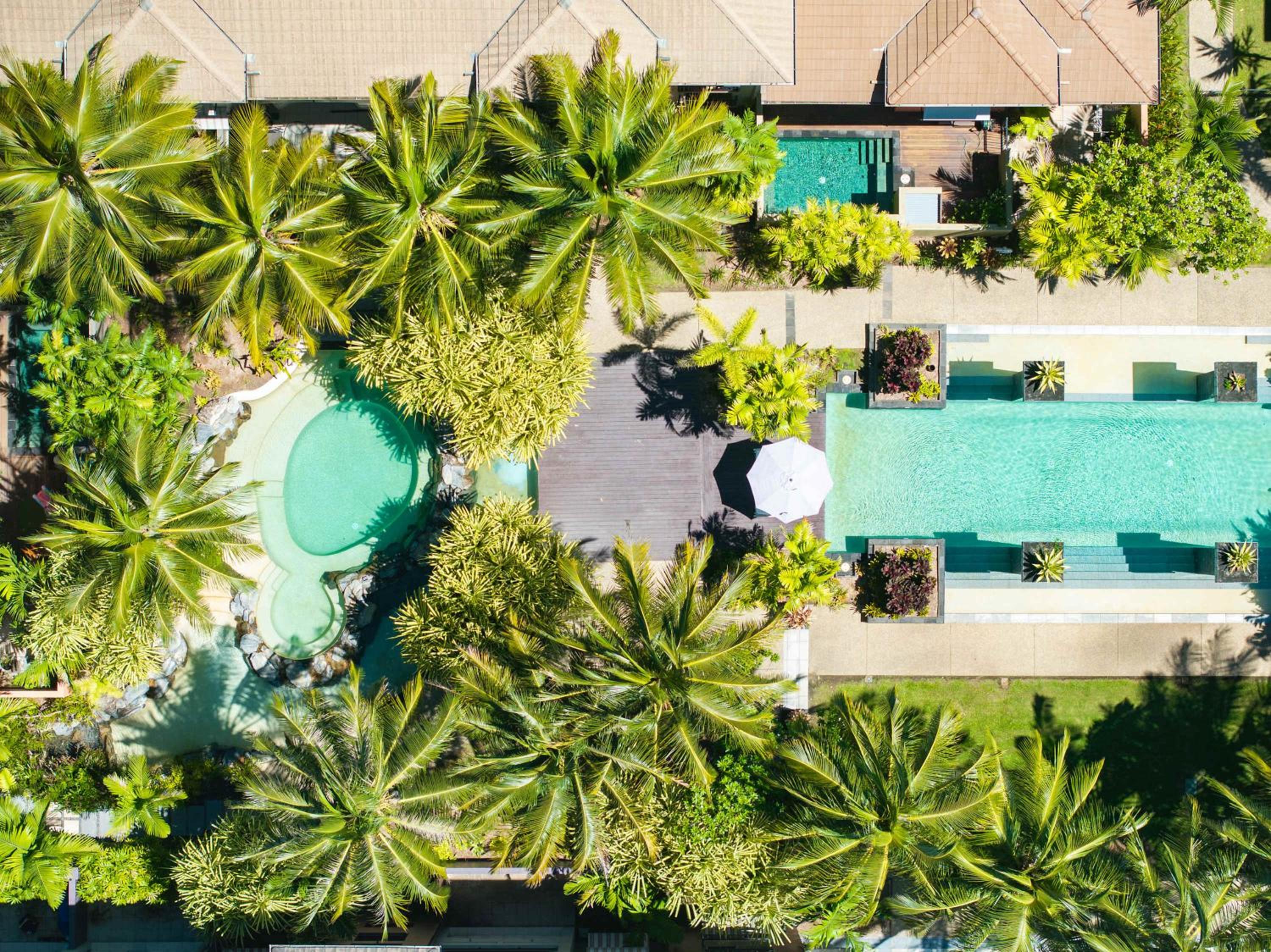Cairns 2BR Palms Stay Top Floor & Pool View