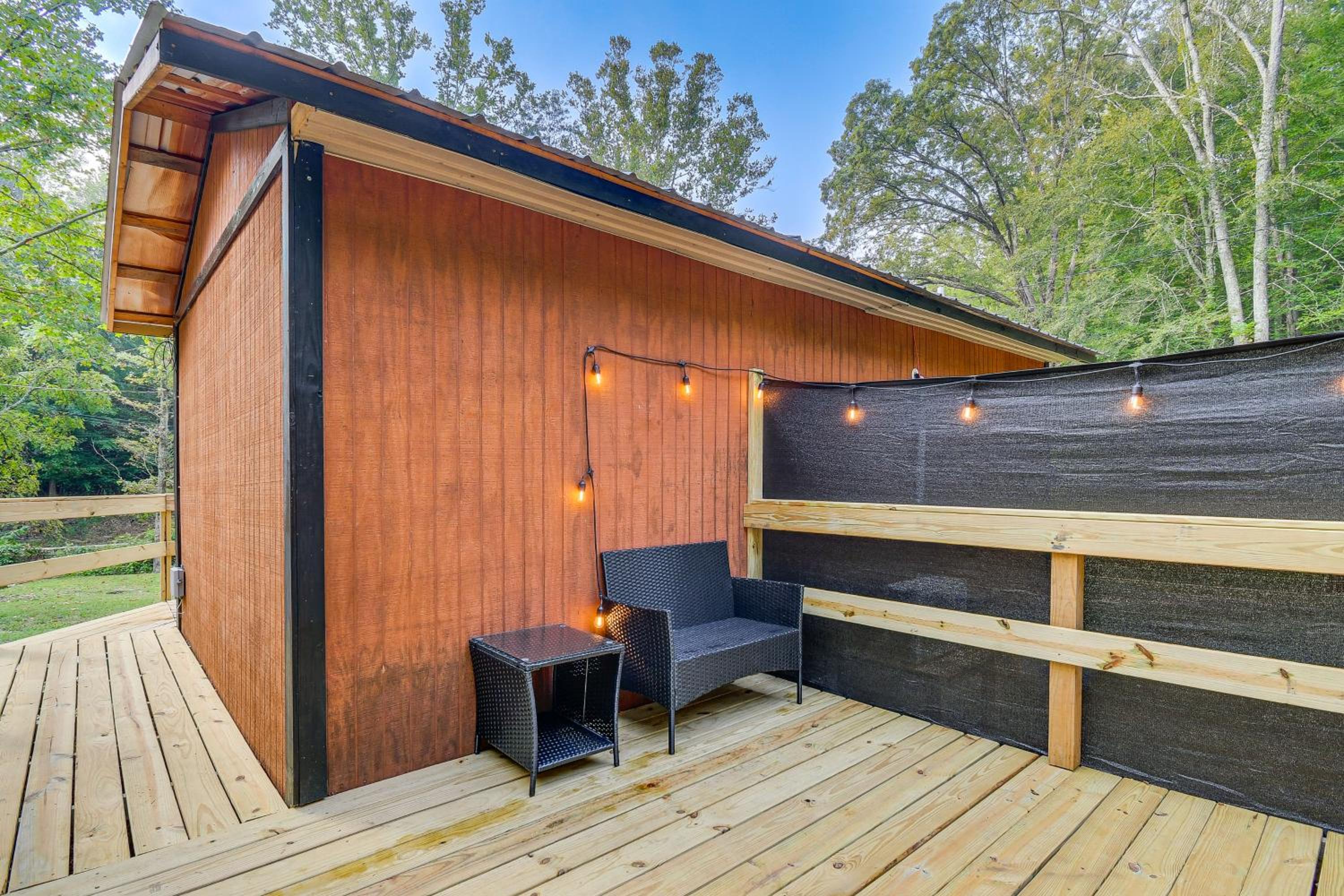 Hudsons Hideaway Cabin on Creek in Beattyville!