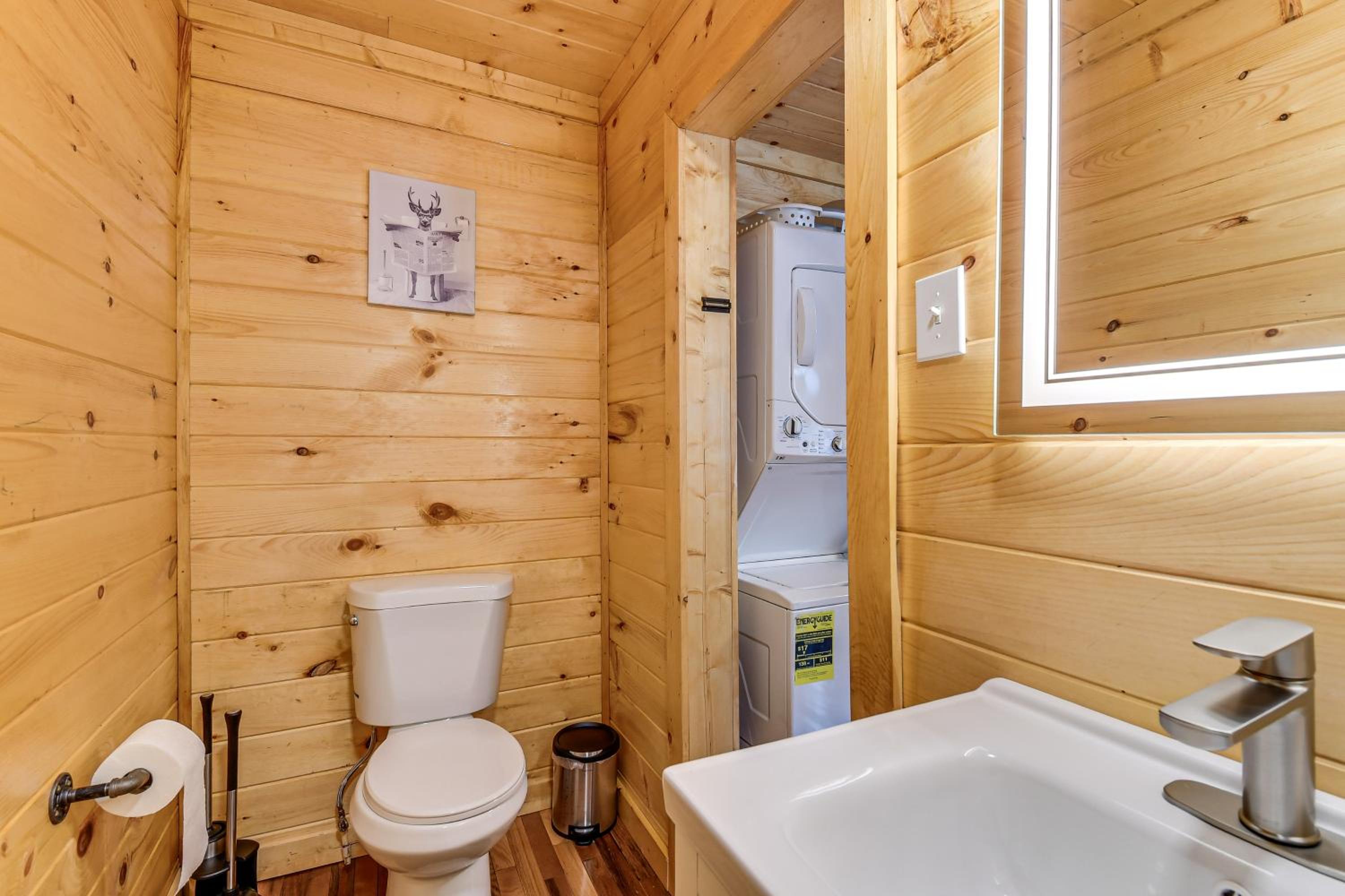 Hudsons Hideaway Cabin on Creek in Beattyville!