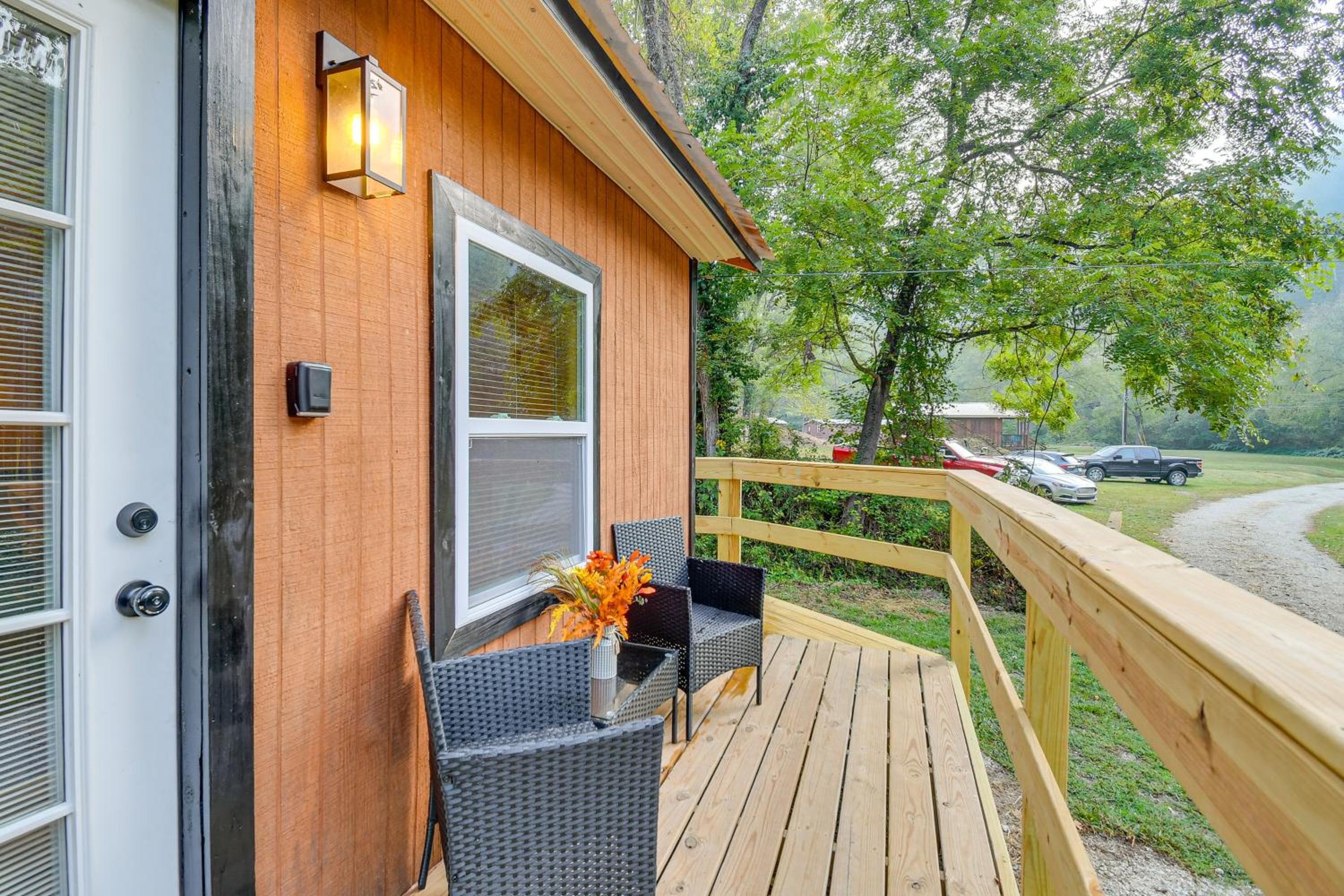 Hudsons Hideaway Cabin on Creek in Beattyville!