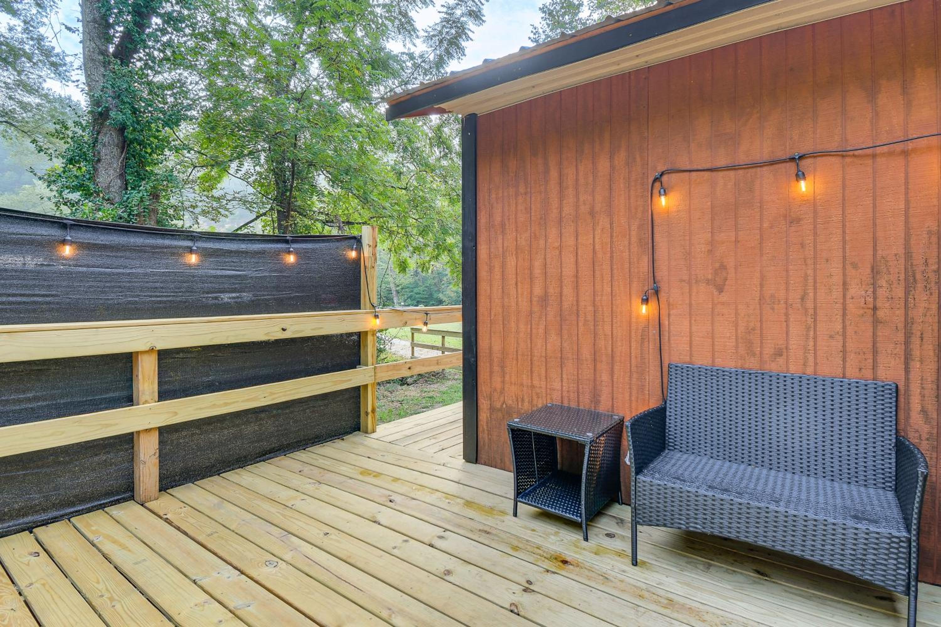 Hudsons Hideaway Cabin on Creek in Beattyville!