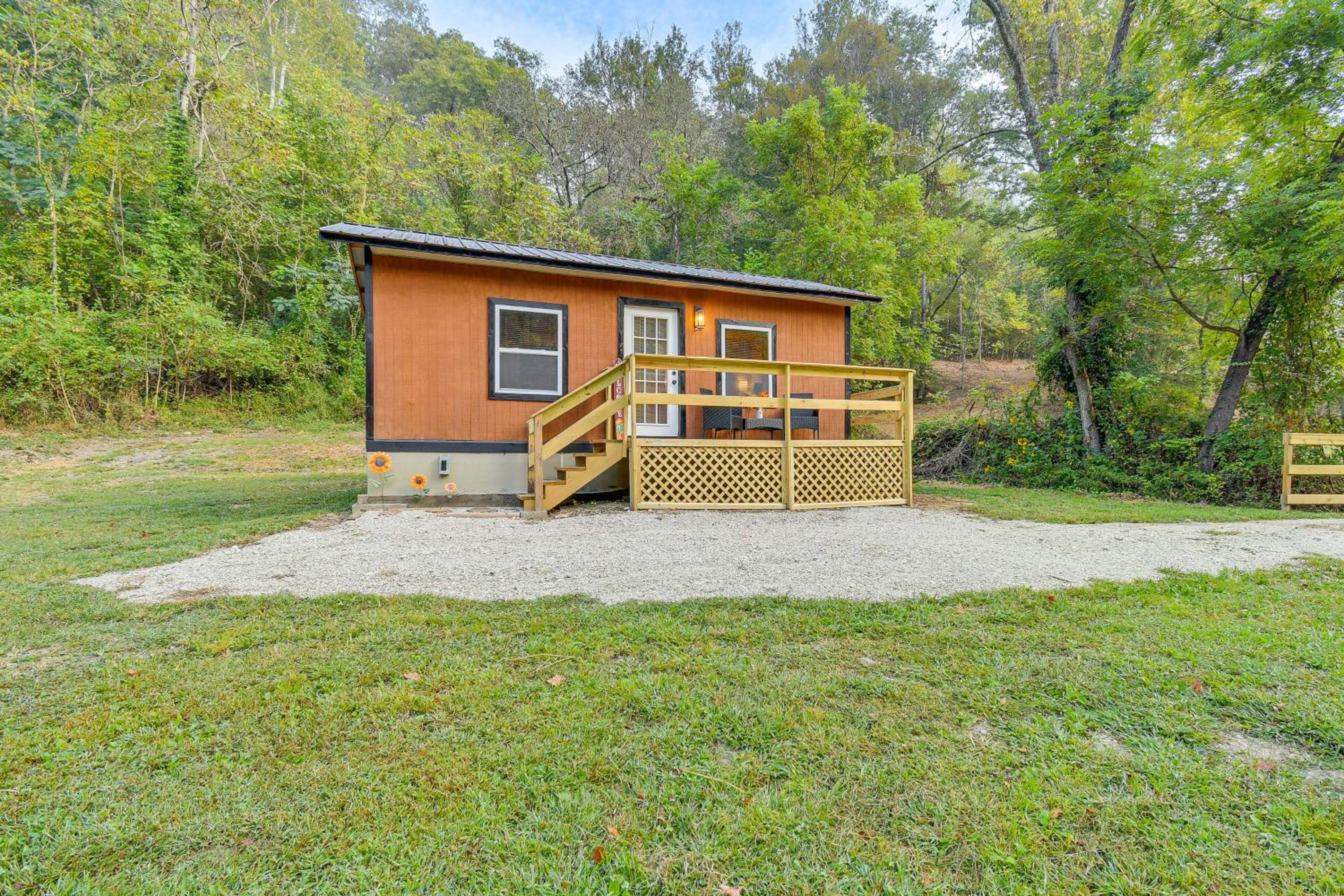Hudsons Hideaway Cabin on Creek in Beattyville!