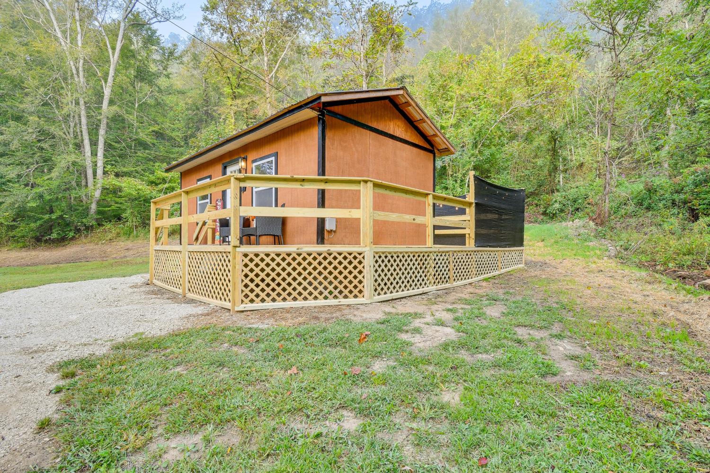 Hudsons Hideaway Cabin on Creek in Beattyville!