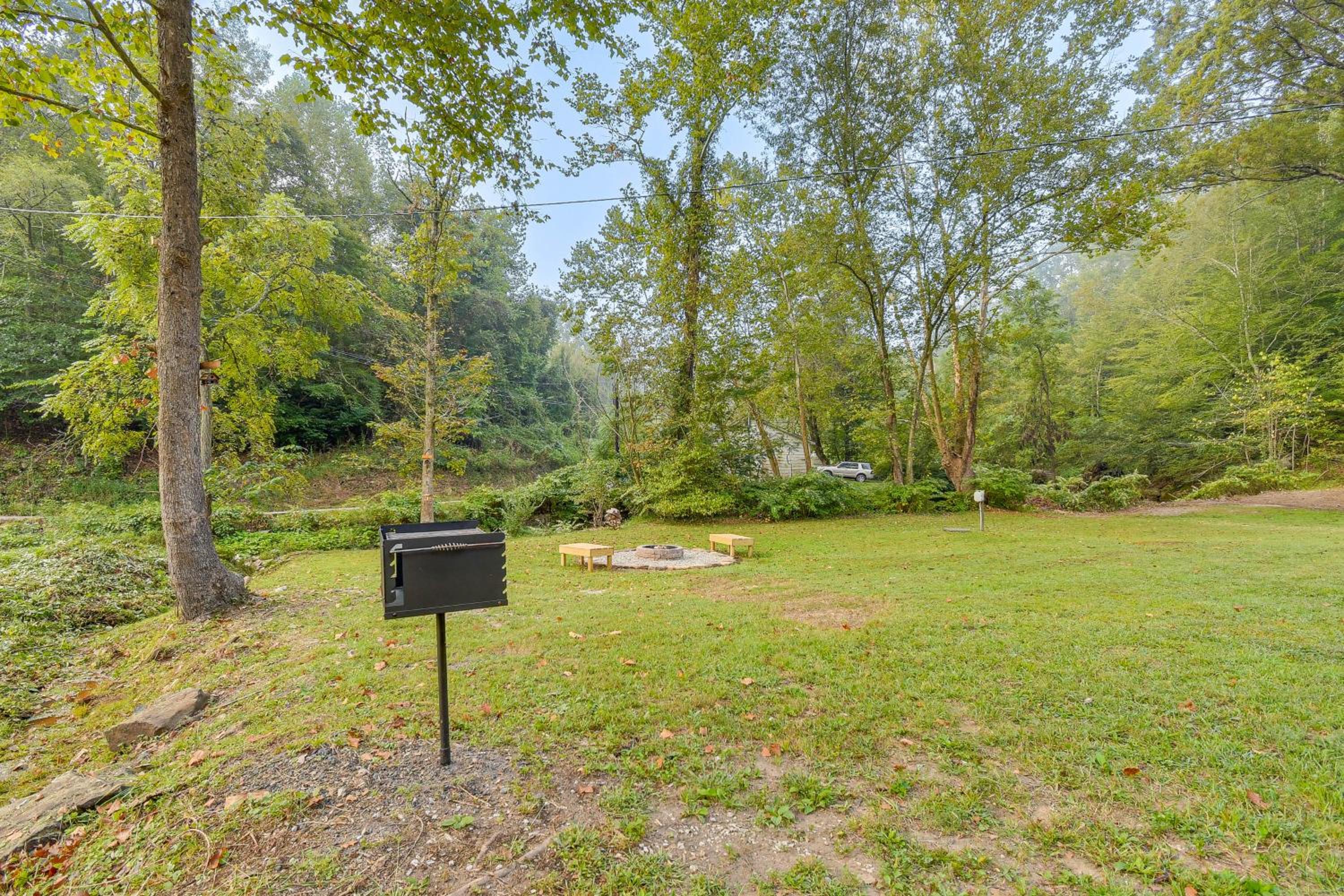 Hudsons Hideaway Cabin on Creek in Beattyville!