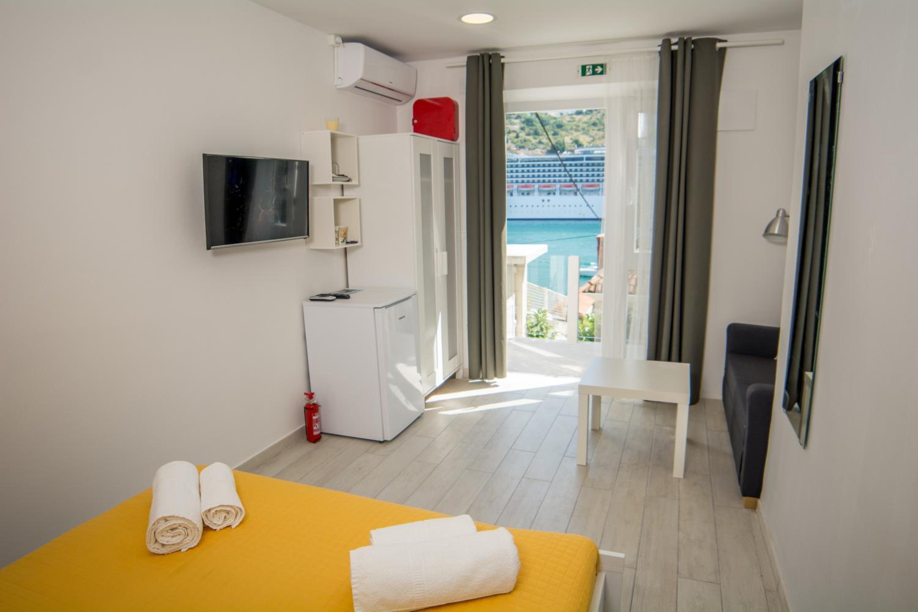 Zara Apartments