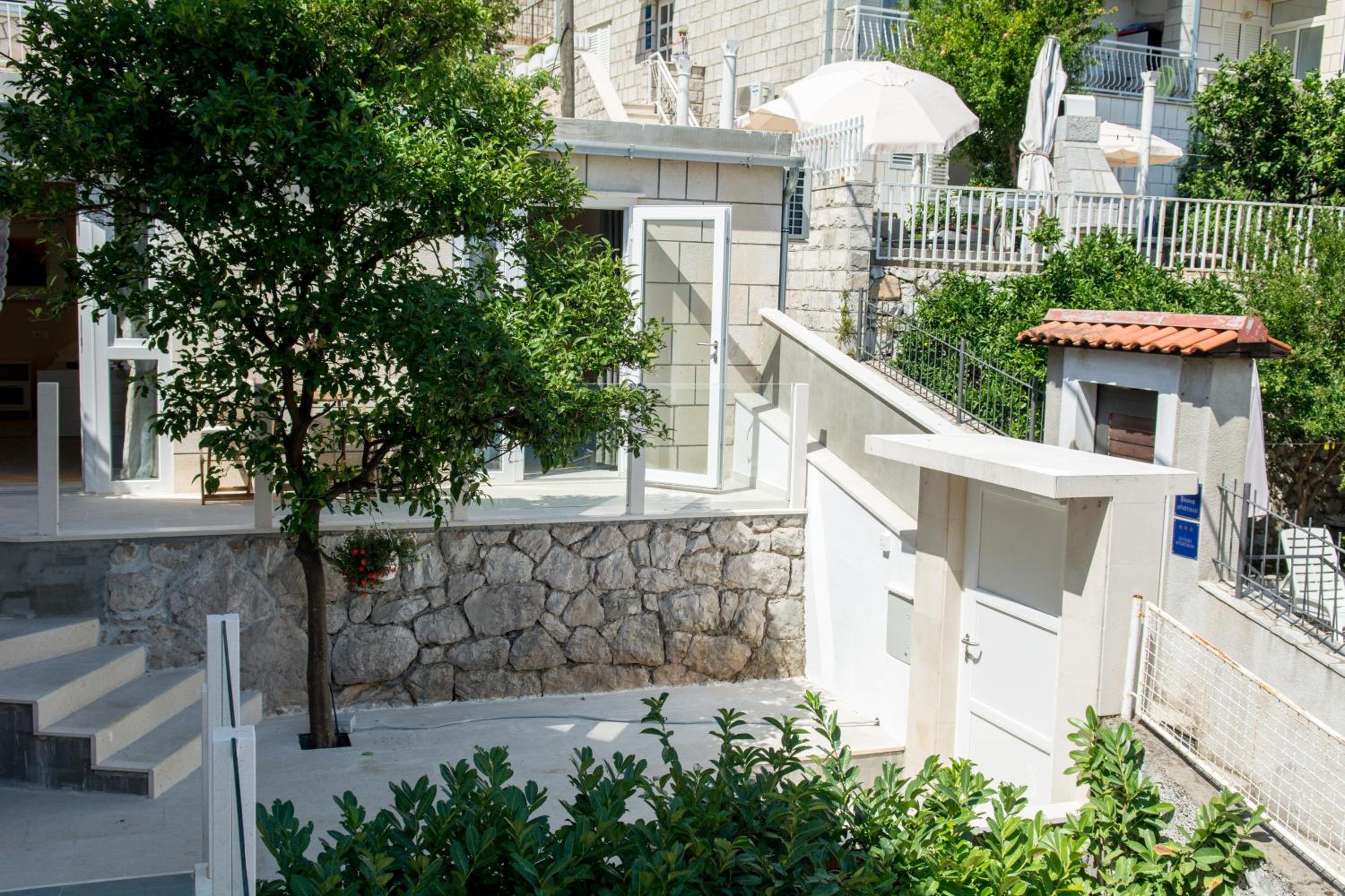 Zara Apartments