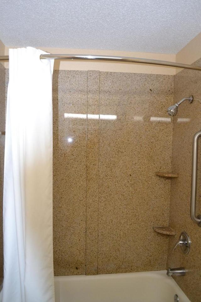 Americas Best Value Inn Smithfield, photo 33