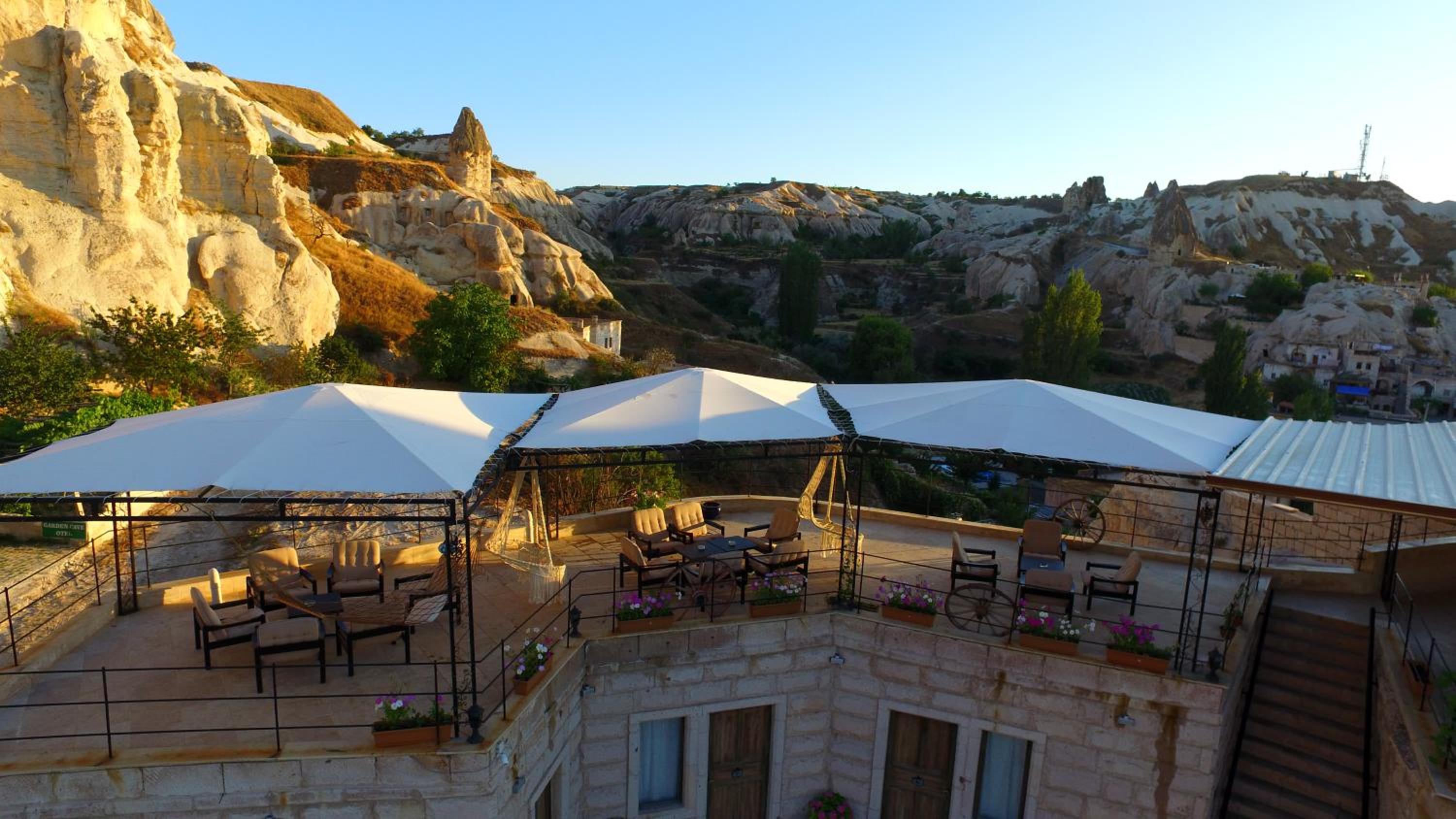 Kayatas Cave Suites - Image 95