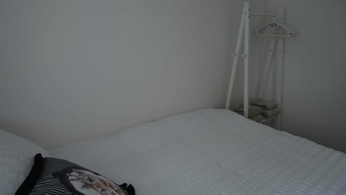 Sleeps 5 Double Driveway Parking Close to City & Football Stadiums