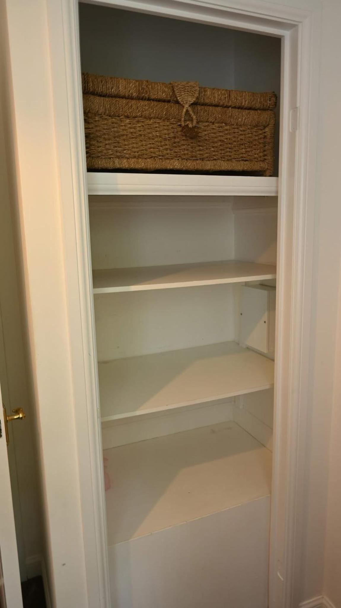 Sleeps 5 Double Driveway Parking Close to City & Football Stadiums