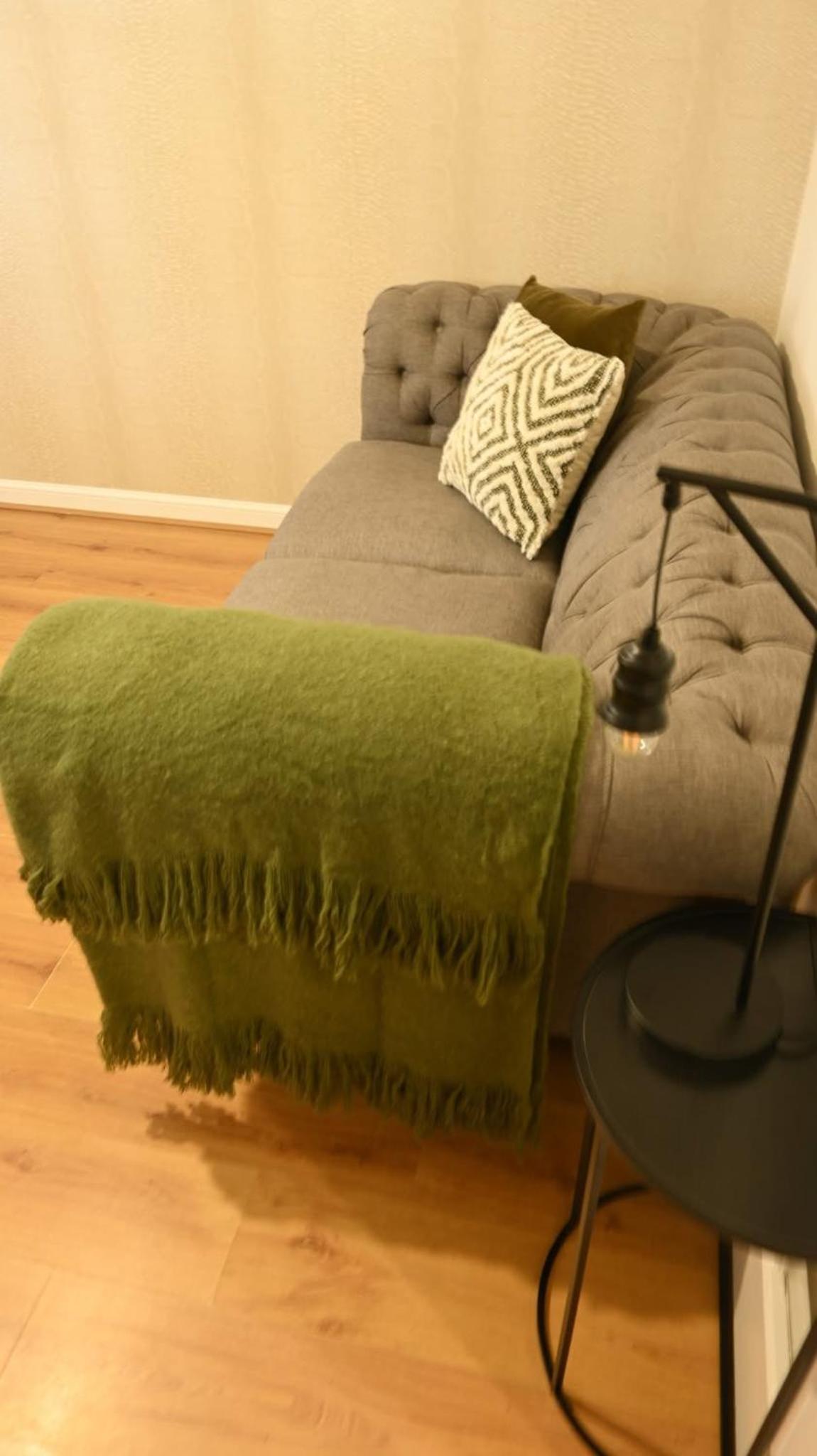 Sleeps 5 Double Driveway Parking Close to City & Football Stadiums