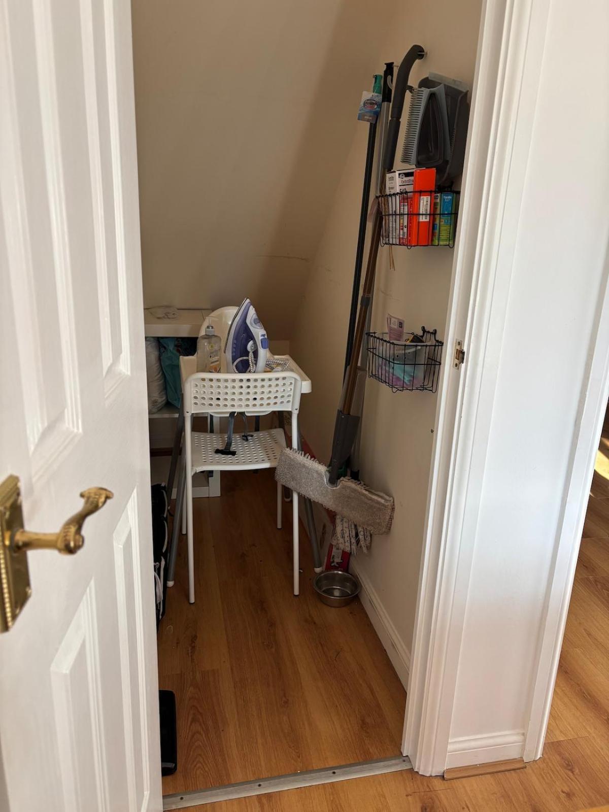 Sleeps 5 Double Driveway Parking Close to City & Football Stadiums