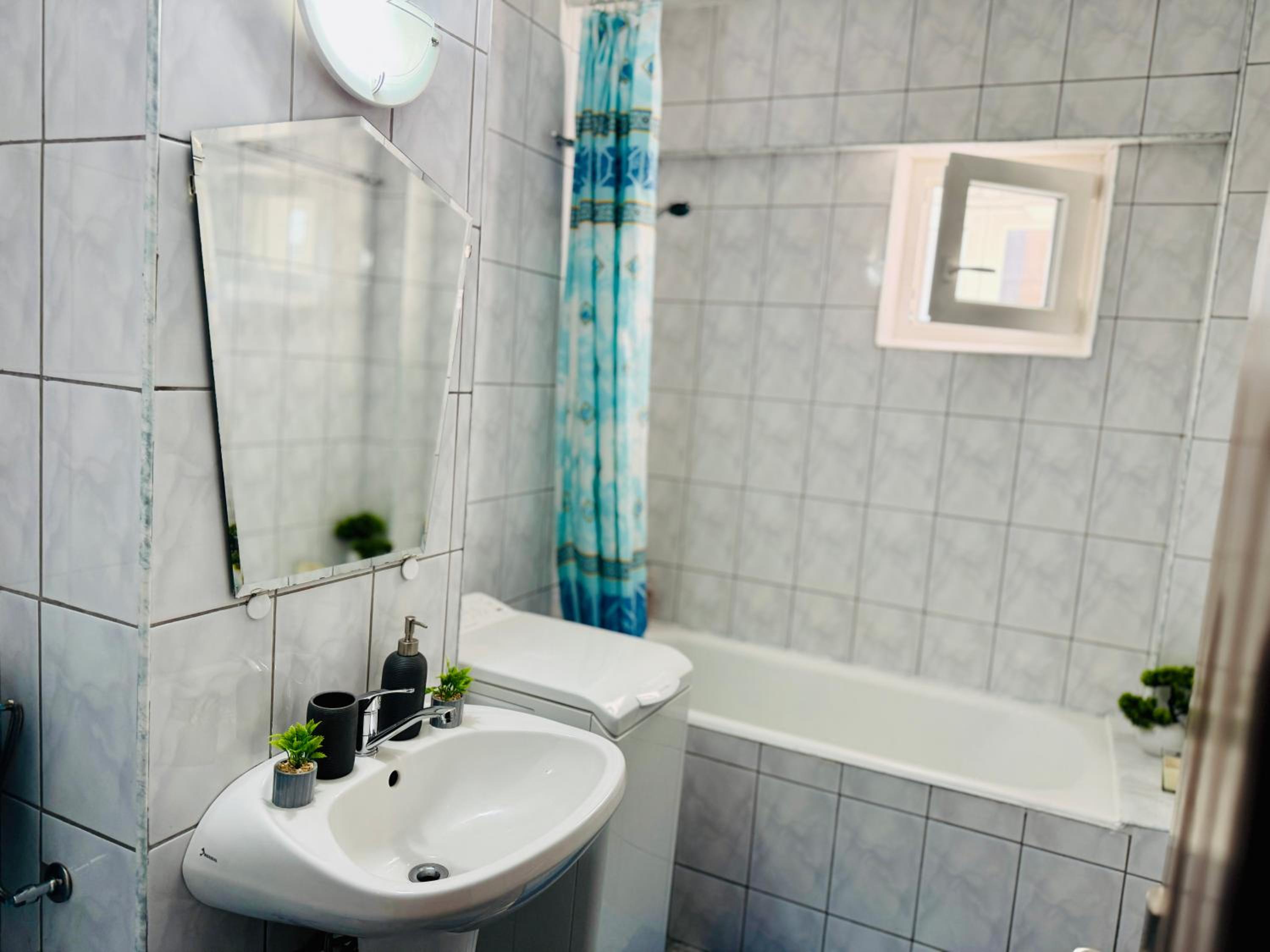 SHoliday 1 Bedroom Balcony &Free Parking