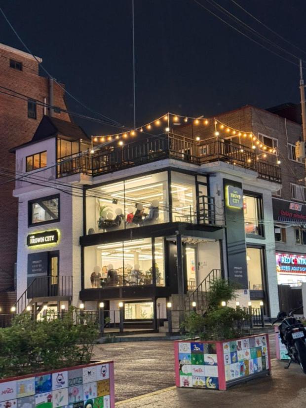 4 Beds in the Heart of Hongdae, Mangwon, Sangsu & Red Road