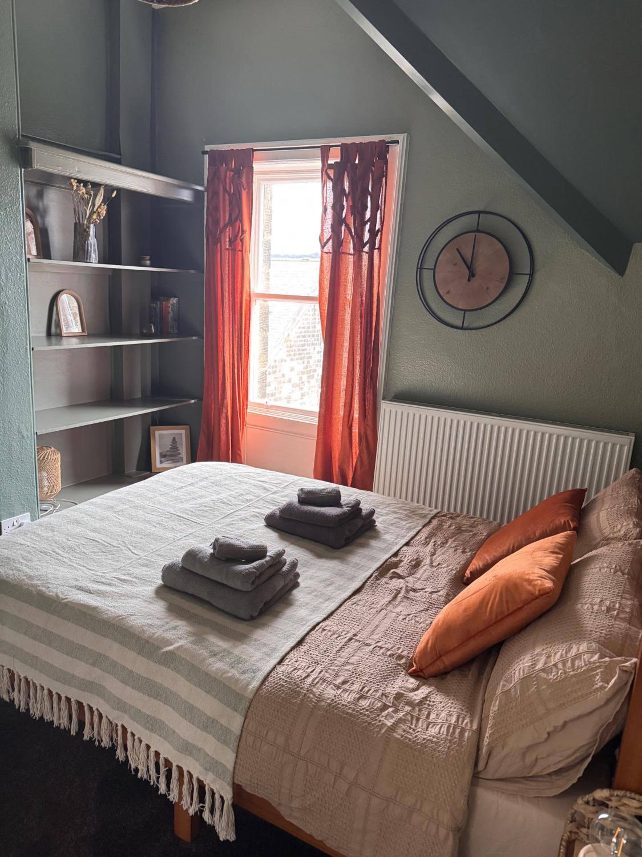 Boutique Apartment - Sleeps 6 & Free Parking
