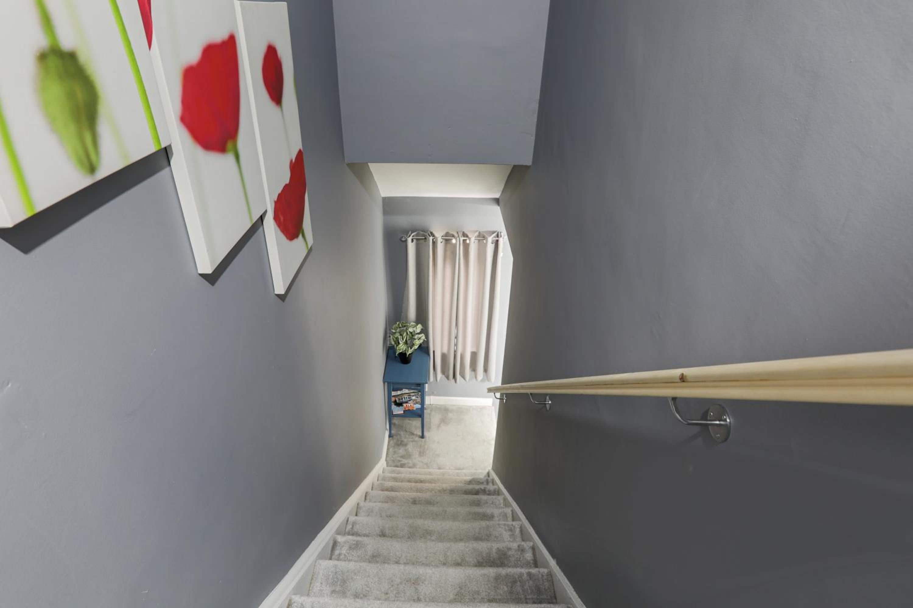 House -Sleeps 8 parking suitable for contractors