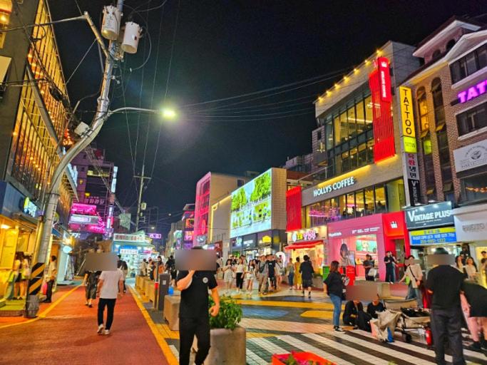 Central Hongdae Red Road Stay 4 Beds, Near Mangwon & Sangsu