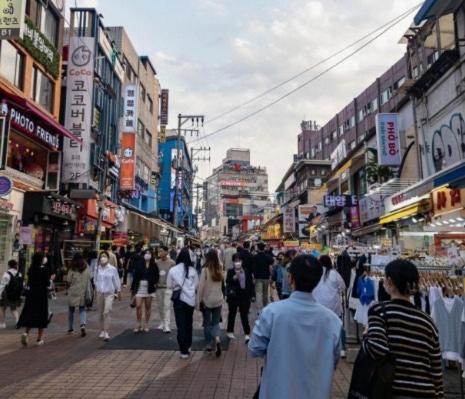 Central Hongdae Red Road Stay 4 Beds, Near Mangwon & Sangsu