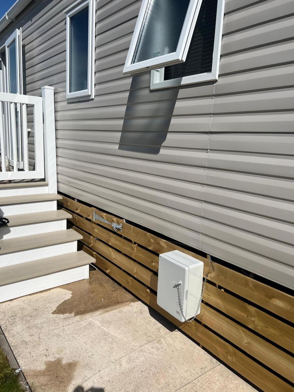 Modern Caravan 2025 with Decking