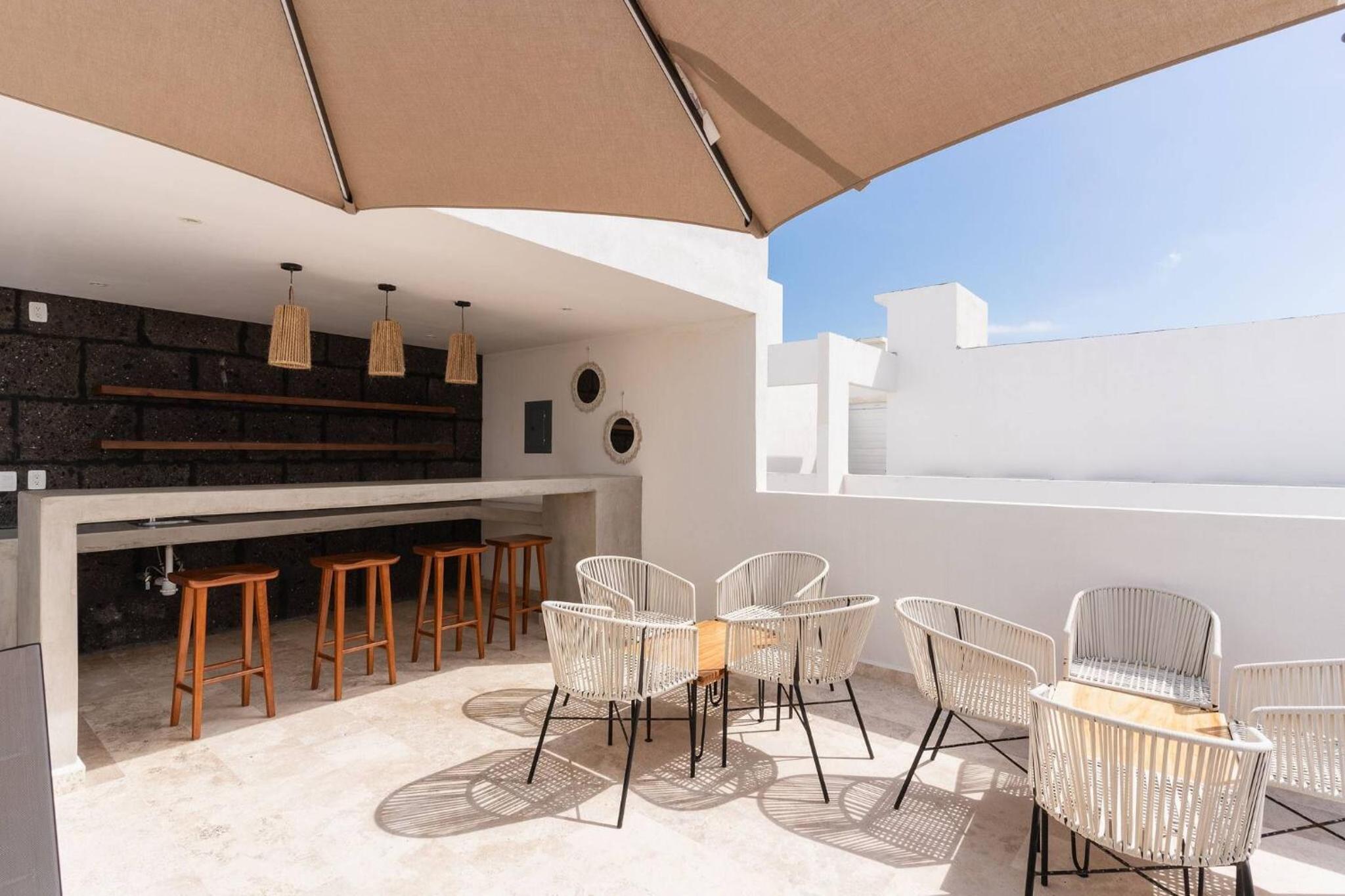 Modern and bright Rooftop pools gym cowork