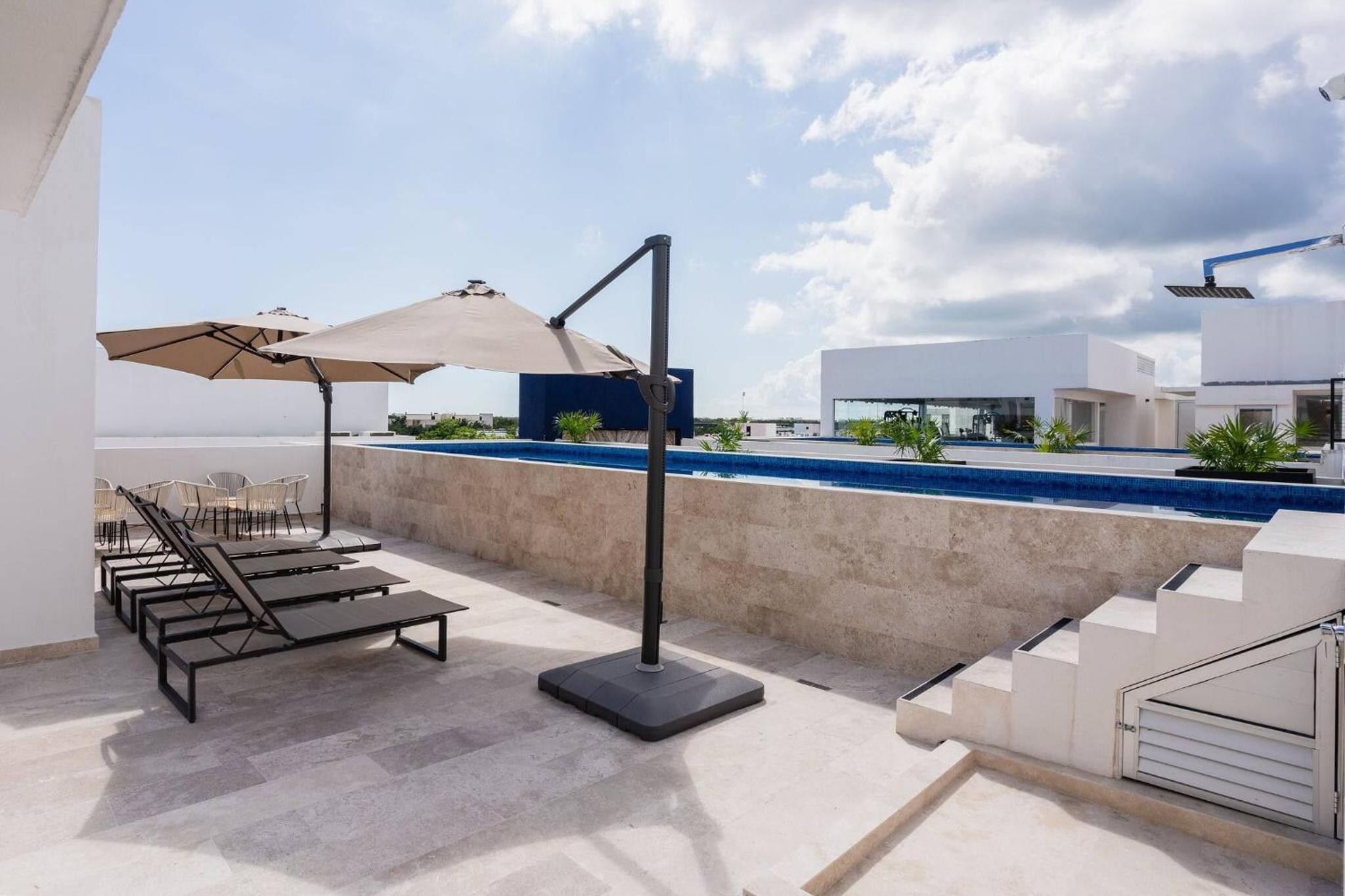 Modern and bright Rooftop pools gym cowork