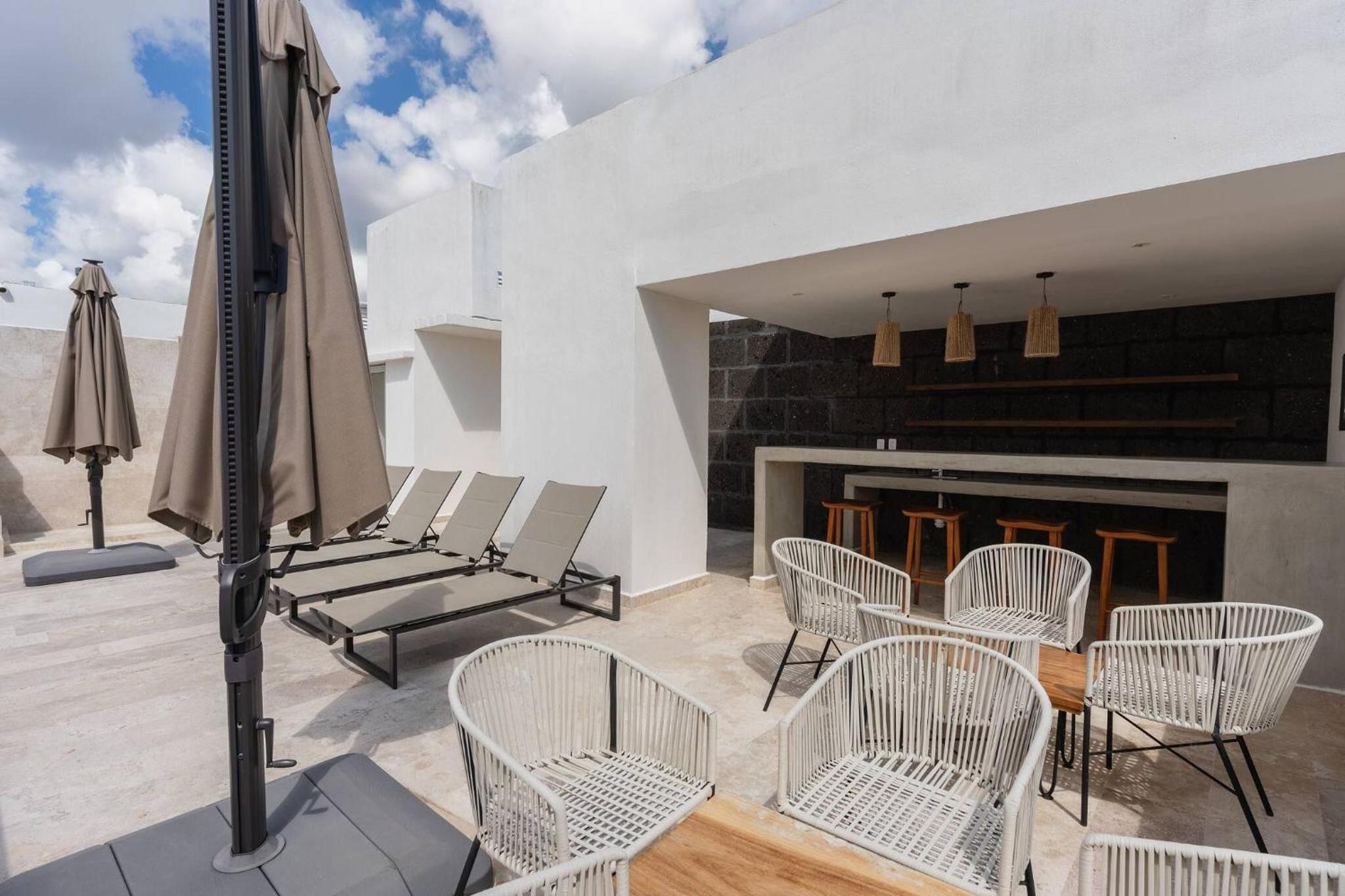 Modern and bright Rooftop pools gym cowork
