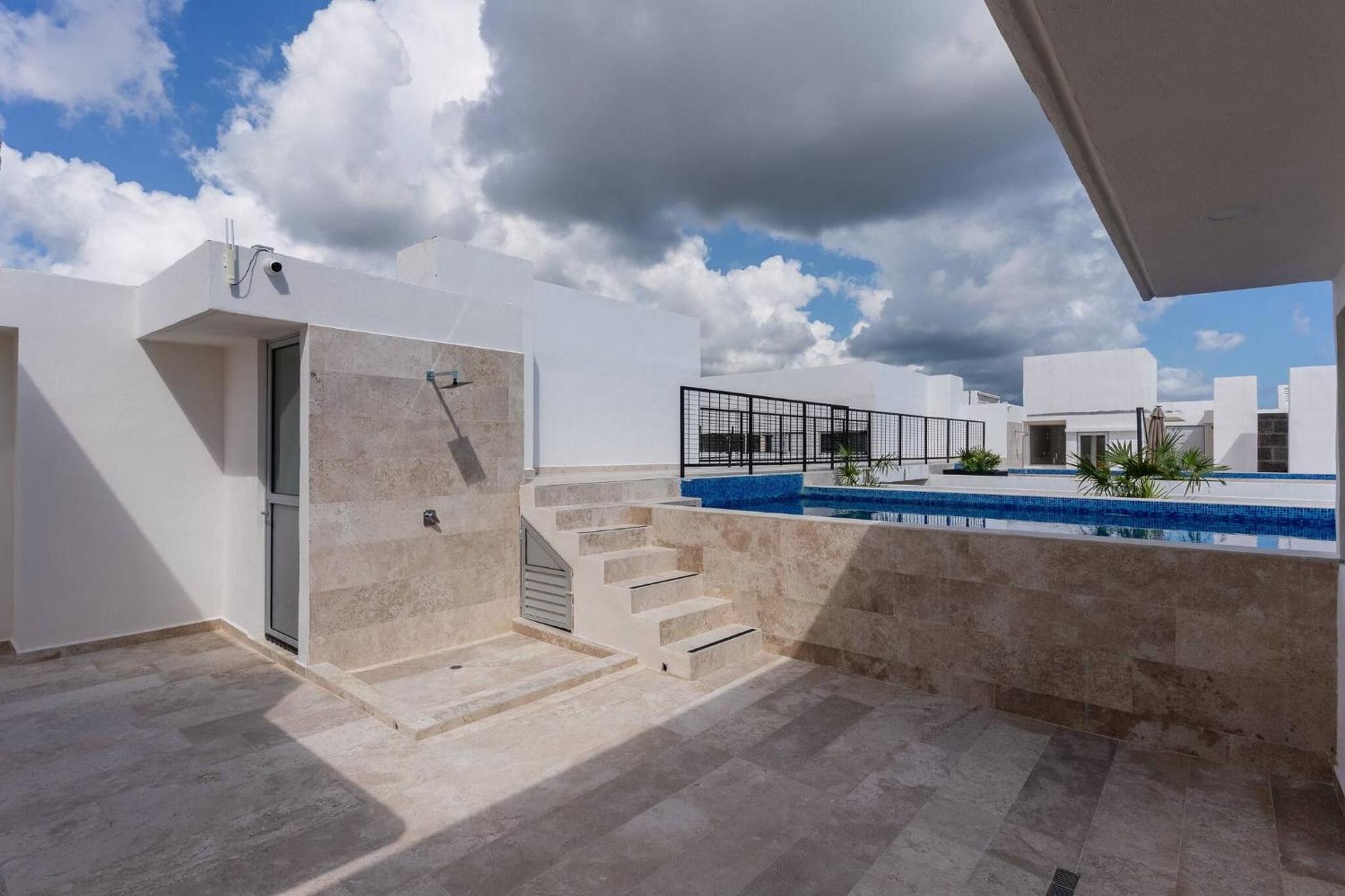 Modern and bright Rooftop pools gym cowork