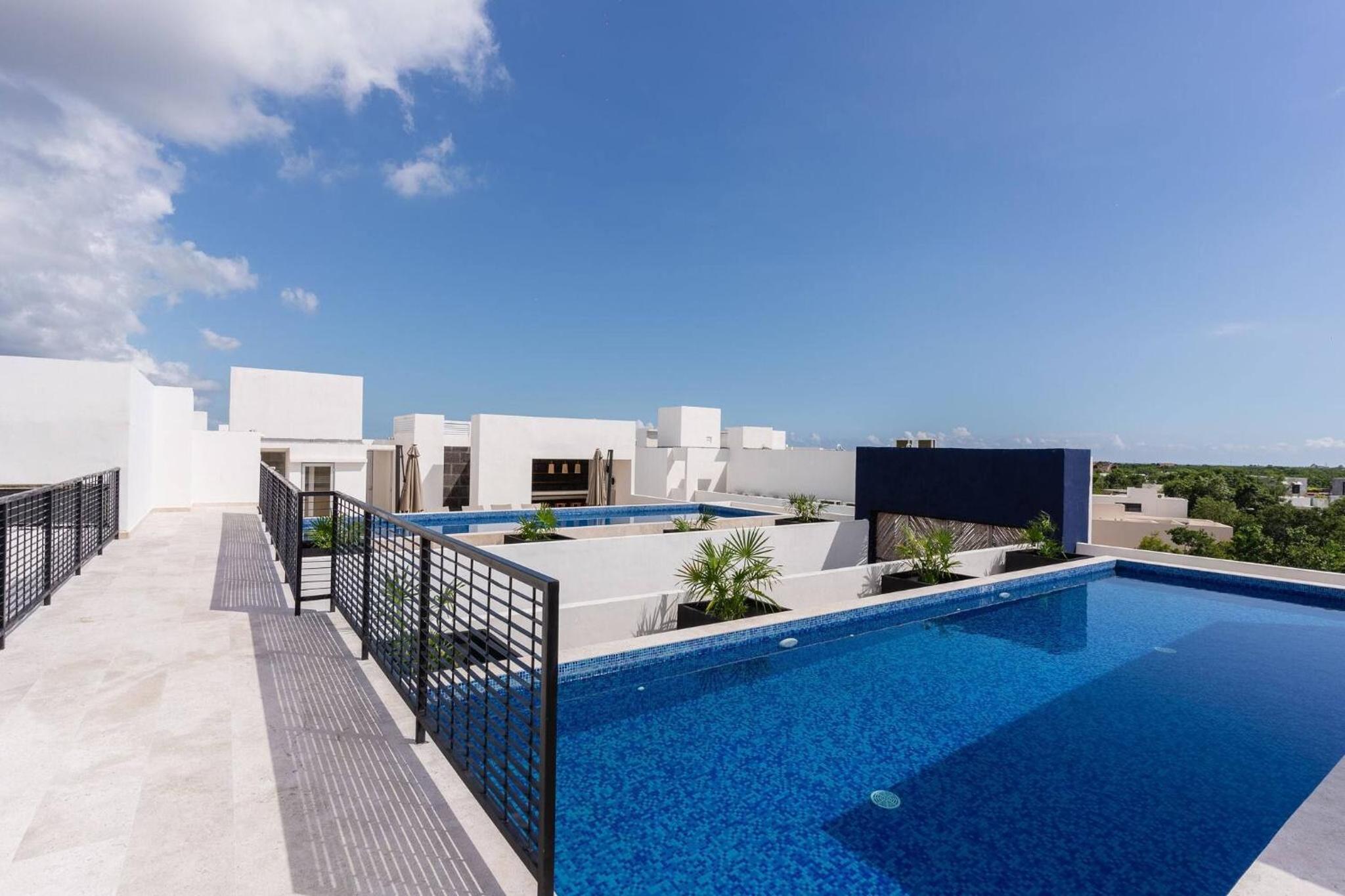 Modern and bright Rooftop pools gym cowork