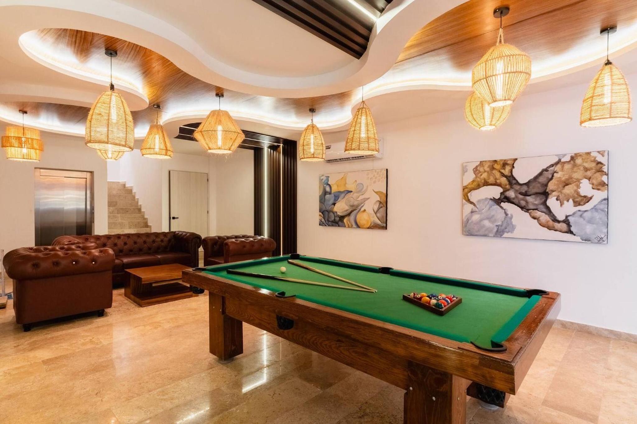 Modern and bright Rooftop pools gym cowork