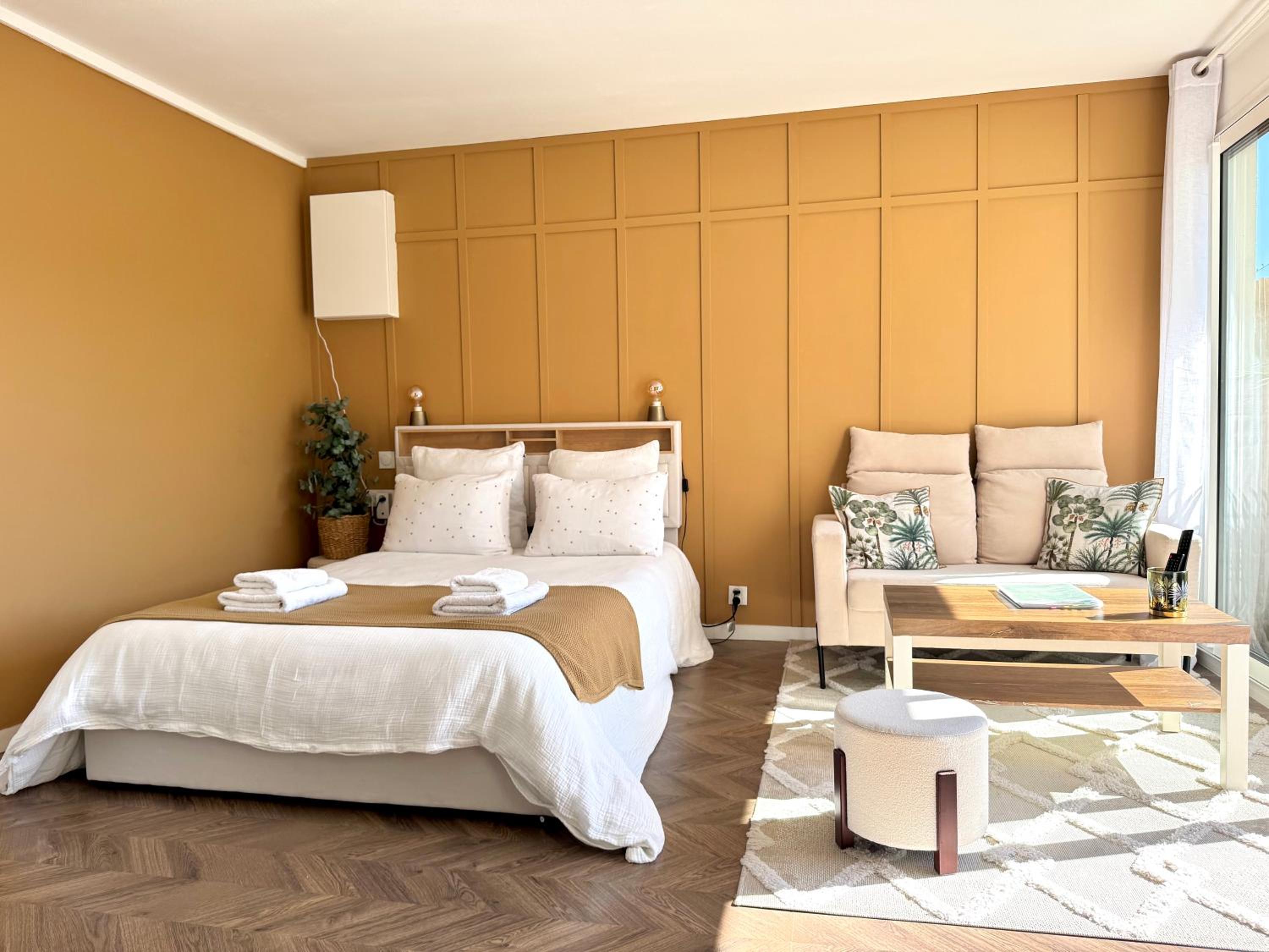 La Petite Oasis - pour 2pers - 2km du Centre Juno Beach et plage du Débarquement - 10min à pieds du centre ville & de la plage - balcon - exposition sud - 