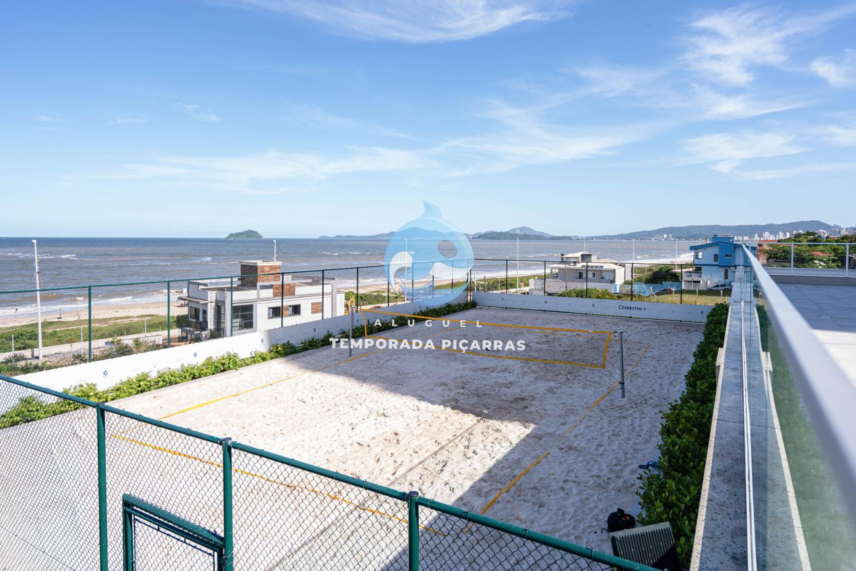 Apto 3 Quartos Condomínio Resort Completo Pé na areia com Piscina borda Infinita, Beach Tennis, Academia, Sala de Jogos, Brinquedoteca, Playground e Portar